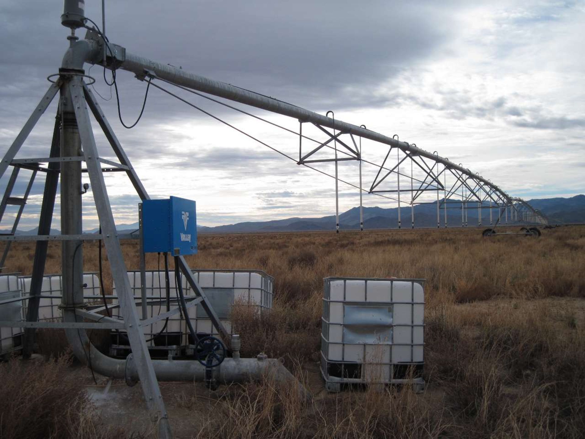 2014 Valley Sprinklers 8000 Series Center Irrigation Pivot 1/4 mile, (Kingman Farms Pivot 14) S/N - Image 2 of 3