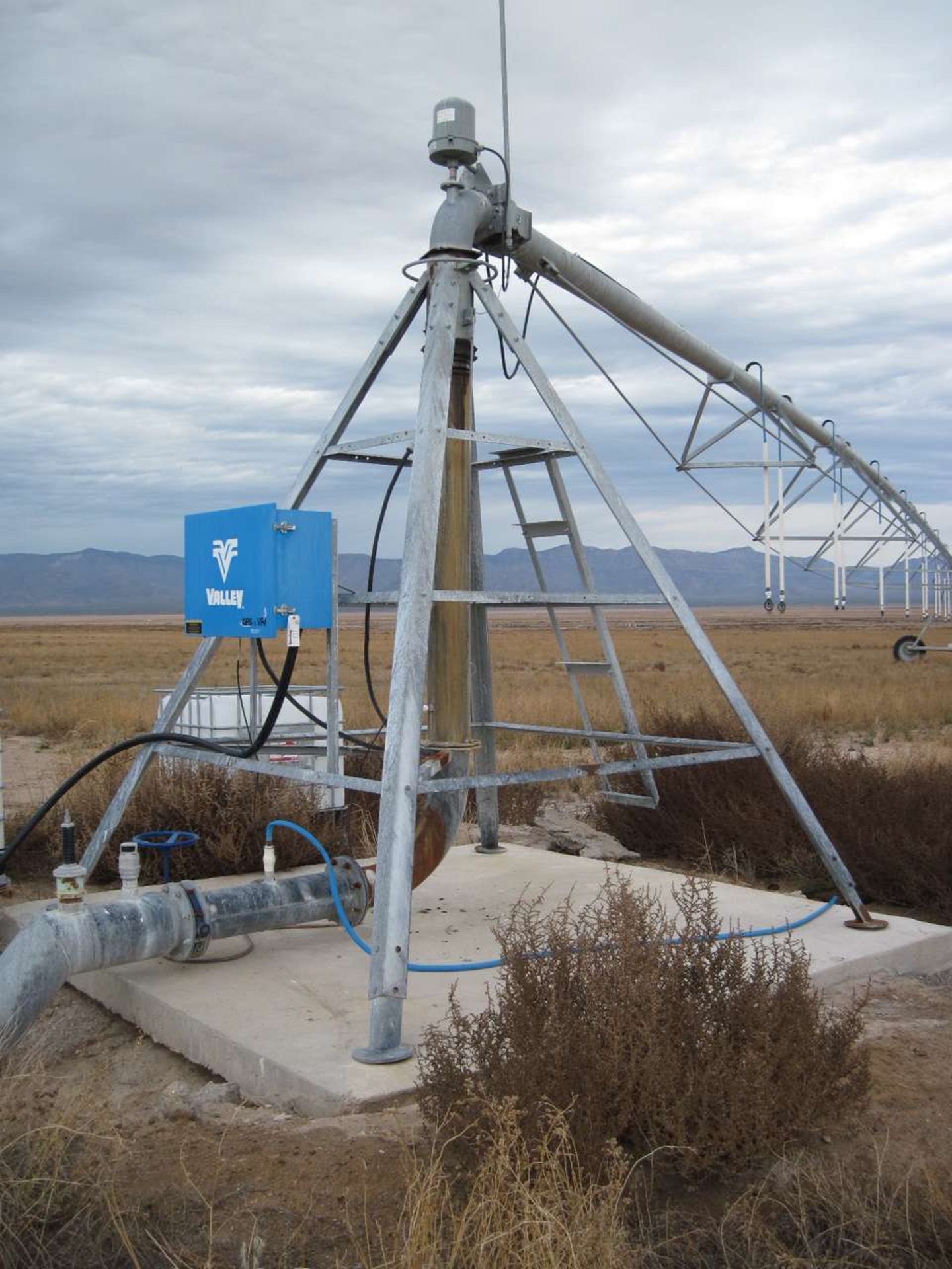 2014 Valley Sprinklers 8000 Series Center Irrigation Pivot 1/4 mile, (Kingman Farms Pivot 16) S/N