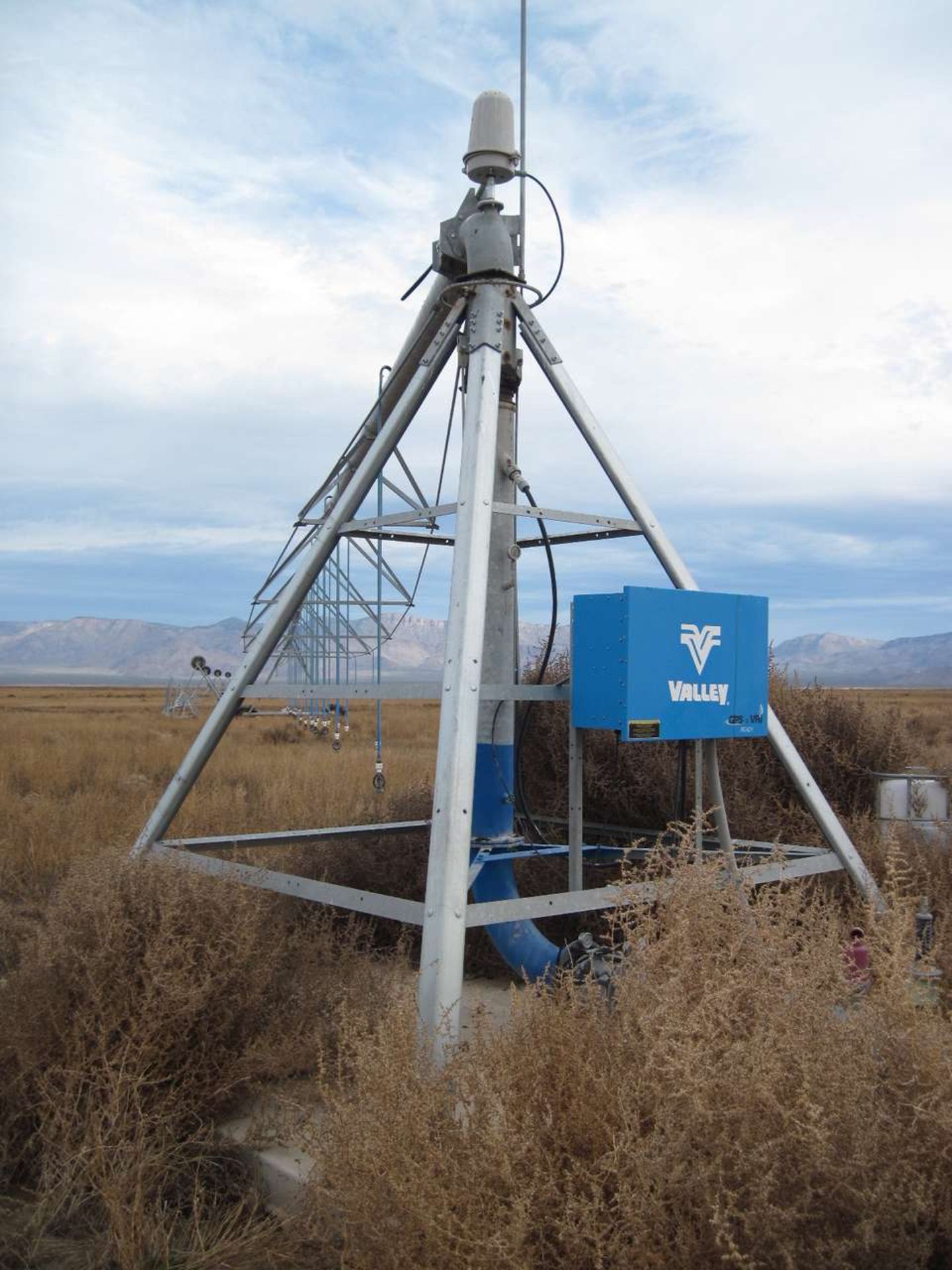 2014 Valley Sprinklers 8000 Series Center Irrigation Pivot 1/4 mile, Automatic valve(Kingman Farms