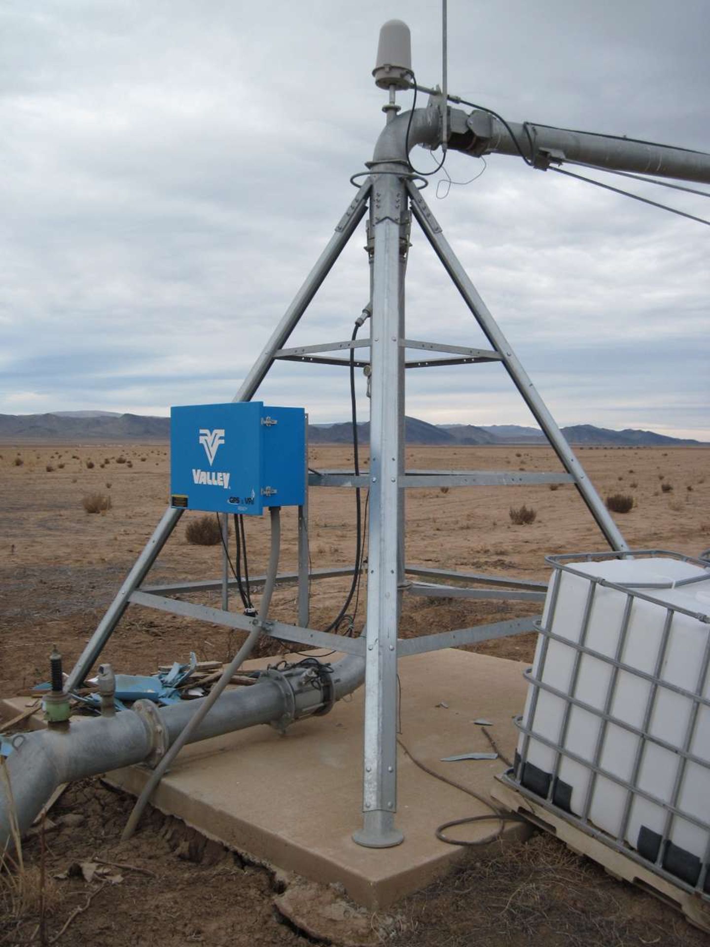 2014 Valley Sprinklers 8000 Series Center Irrigation Pivot 1/4 mile, Automatic valve(Kingman Farms