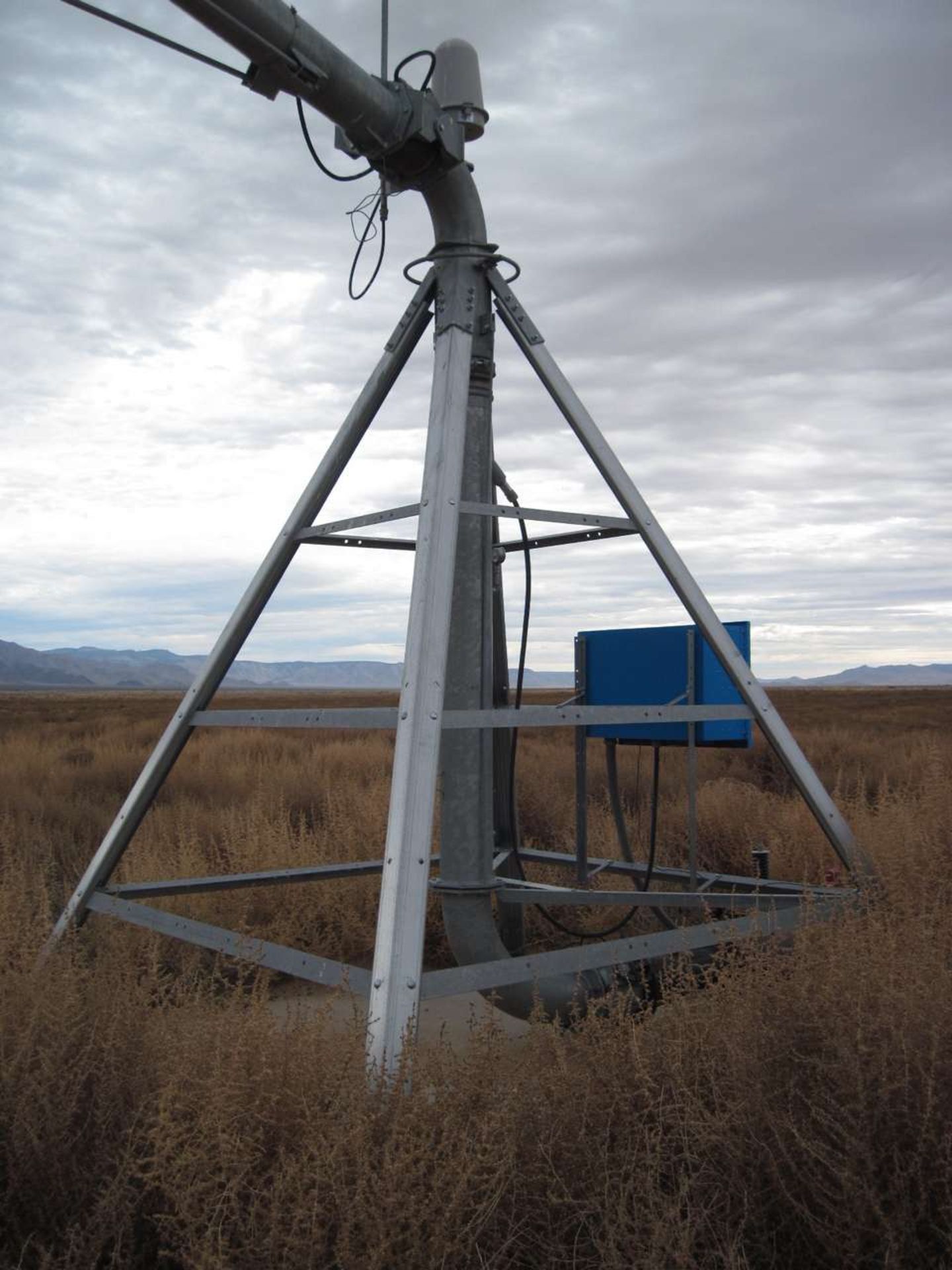 2014 Valley Sprinklers 8000 Series Center Irrigation Pivot 1/4 mile, Automatic valve(Kingman Farms