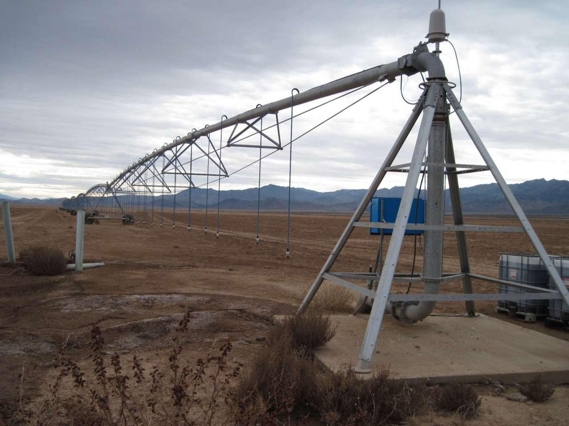 2014 Valley Sprinklers 8000 Series Center Irrigation Pivot 1/4 mile, Automatic valve(Kingman Farms - Image 2 of 4