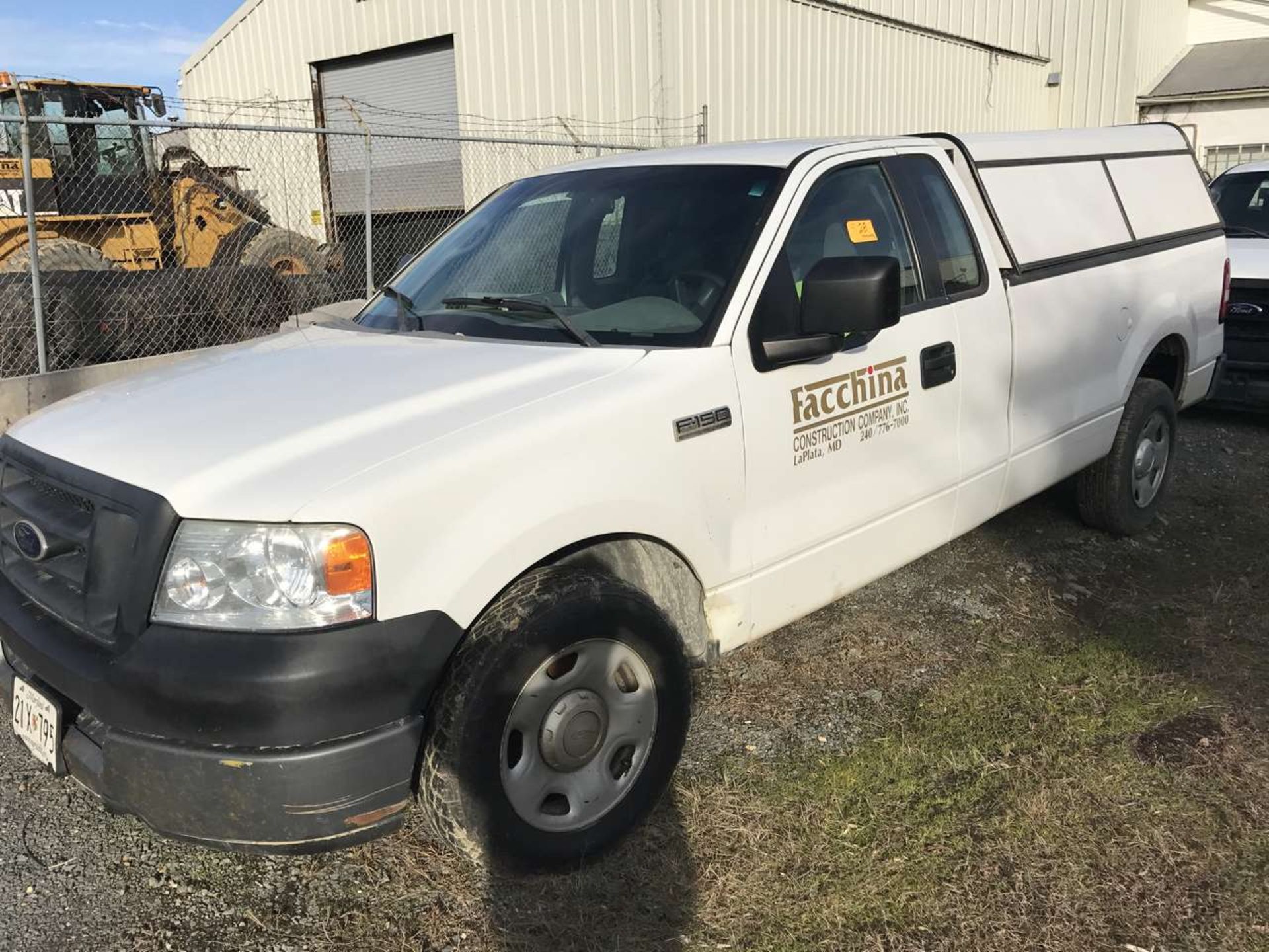 2005 Ford F-150 XL Pickup Truck 4X4, Regular 2-Door Cab, 4.2L, V8, 8' Bed, Leer Hard Top Bed