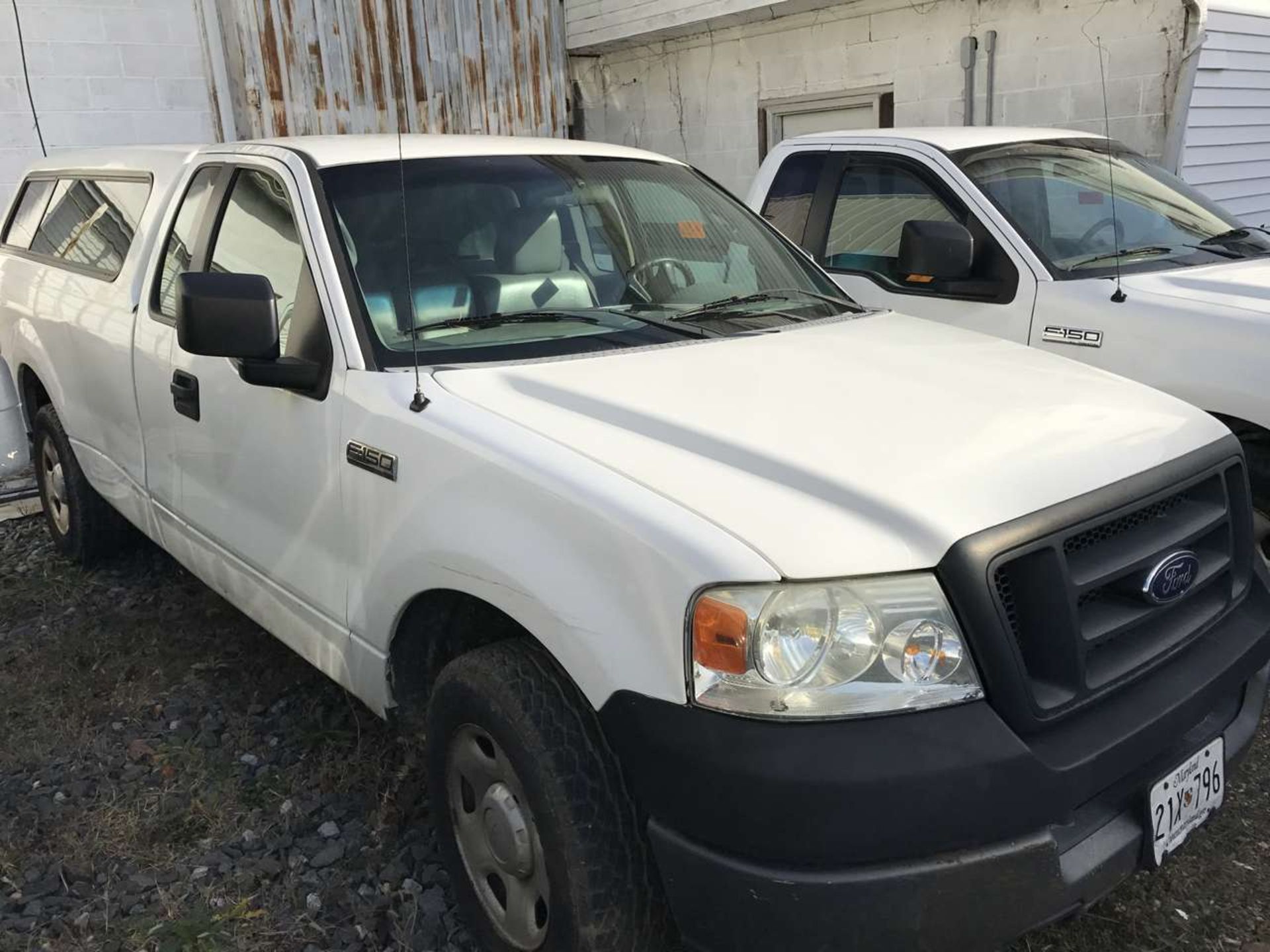 2005 Ford F-150 Pickup Truck 4X4, Regular 2-Door Cab, 4.2L, V8, 8' Bed, CTC Century Truck Bed Cover, - Image 2 of 6