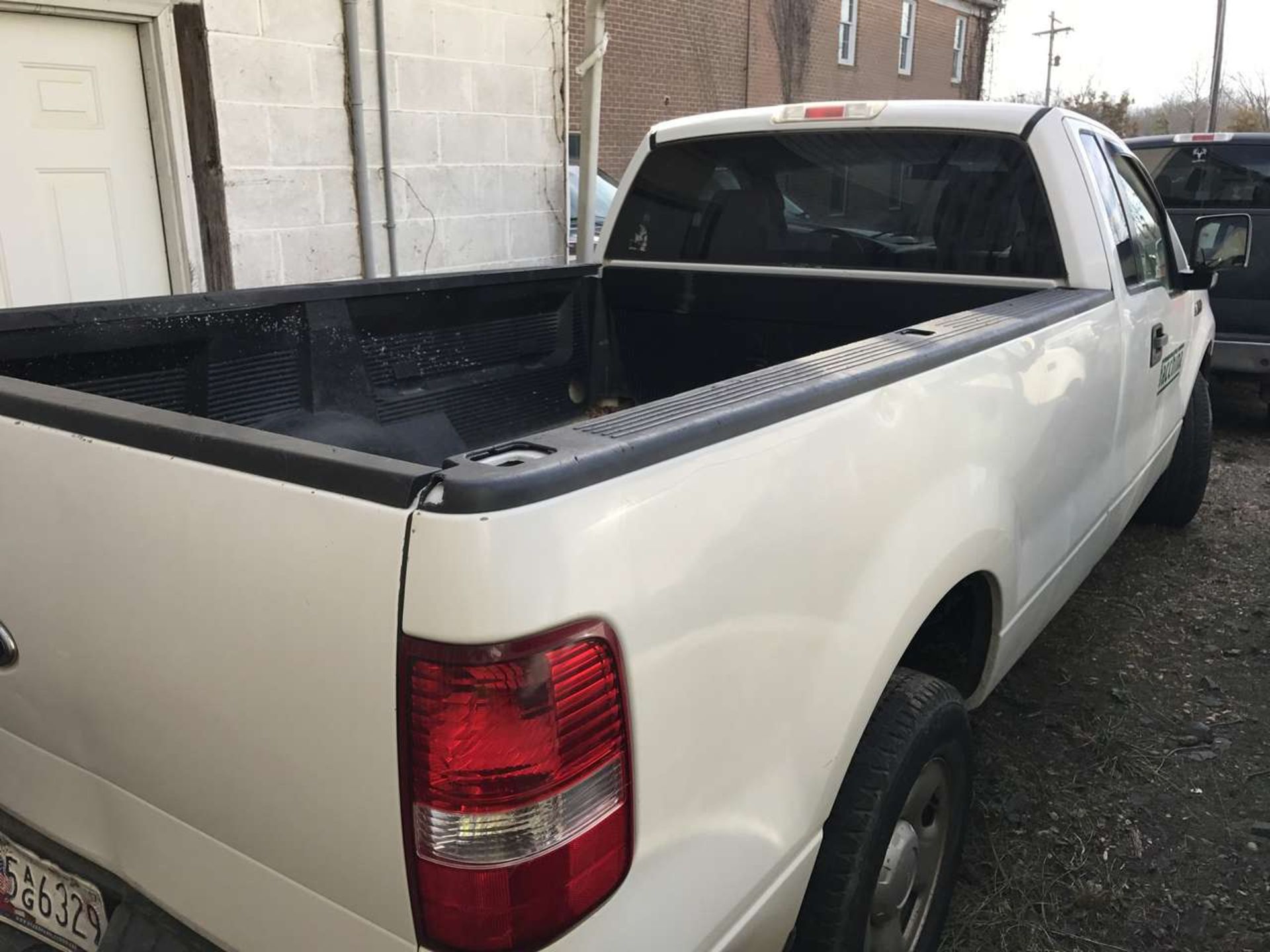 2005 Ford F-150 XL Pickup Truck 4X4, Crew Cab, 8' bed, Trailex Truck Bed Liner, 254,252 Miles *** - Image 3 of 6