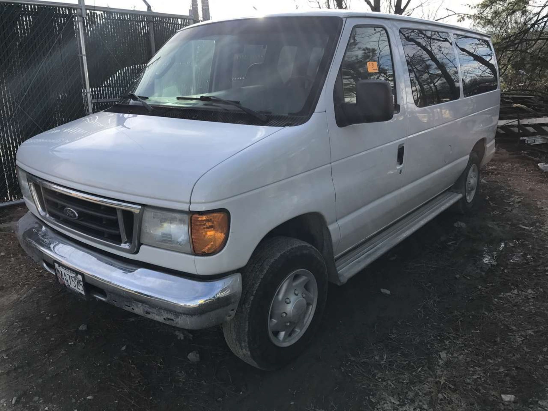 2007 Ford E-350 XLT Passenger Van Super Club Wagon 3-Door, 5.4L, V8, 142,002 Miles ***NOTE - $75.