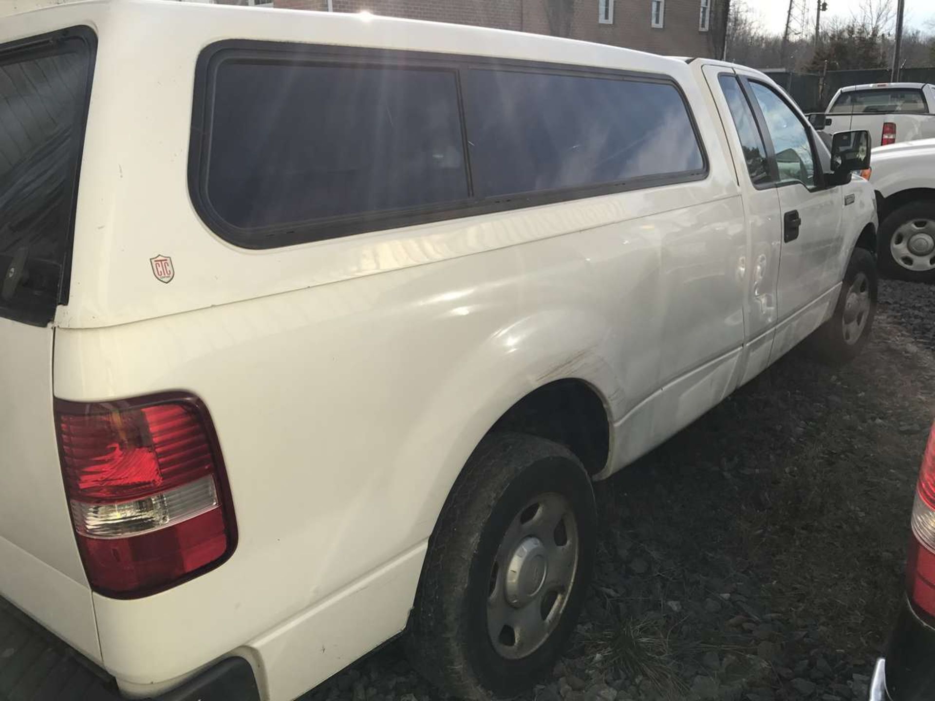 2005 Ford F-150 Pickup Truck 4X4, Regular 2-Door Cab, 4.2L, V8, 8' Bed, CTC Century Truck Bed Cover, - Image 3 of 6