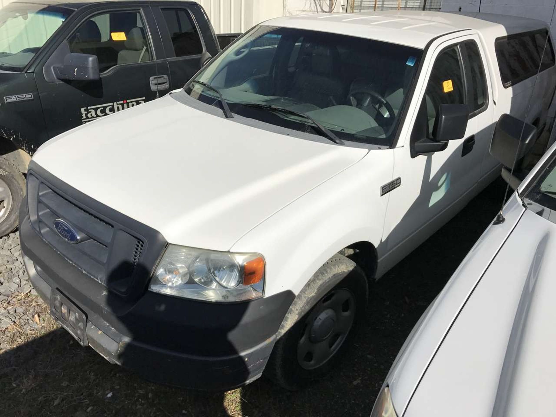 2005 Ford F-150 Pickup Truck 4X4, Regular 2-Door Cab, 4.2L, V8, 8' Bed, CTC Century Truck Bed Cover,