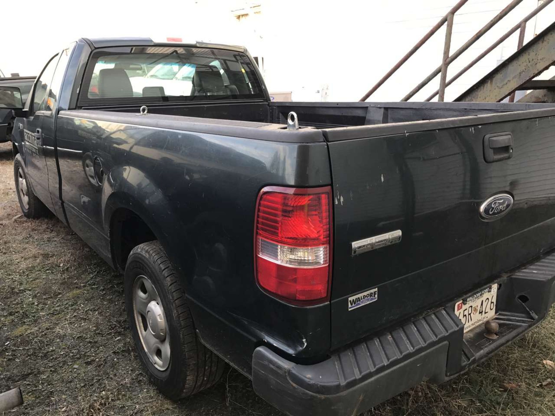 2005 Ford F-150 XL Pickup Truck 4X4, Regular 2-Door Cab, 4.2L, V6, 8' Bed, Classic Truck Bed - Image 4 of 6