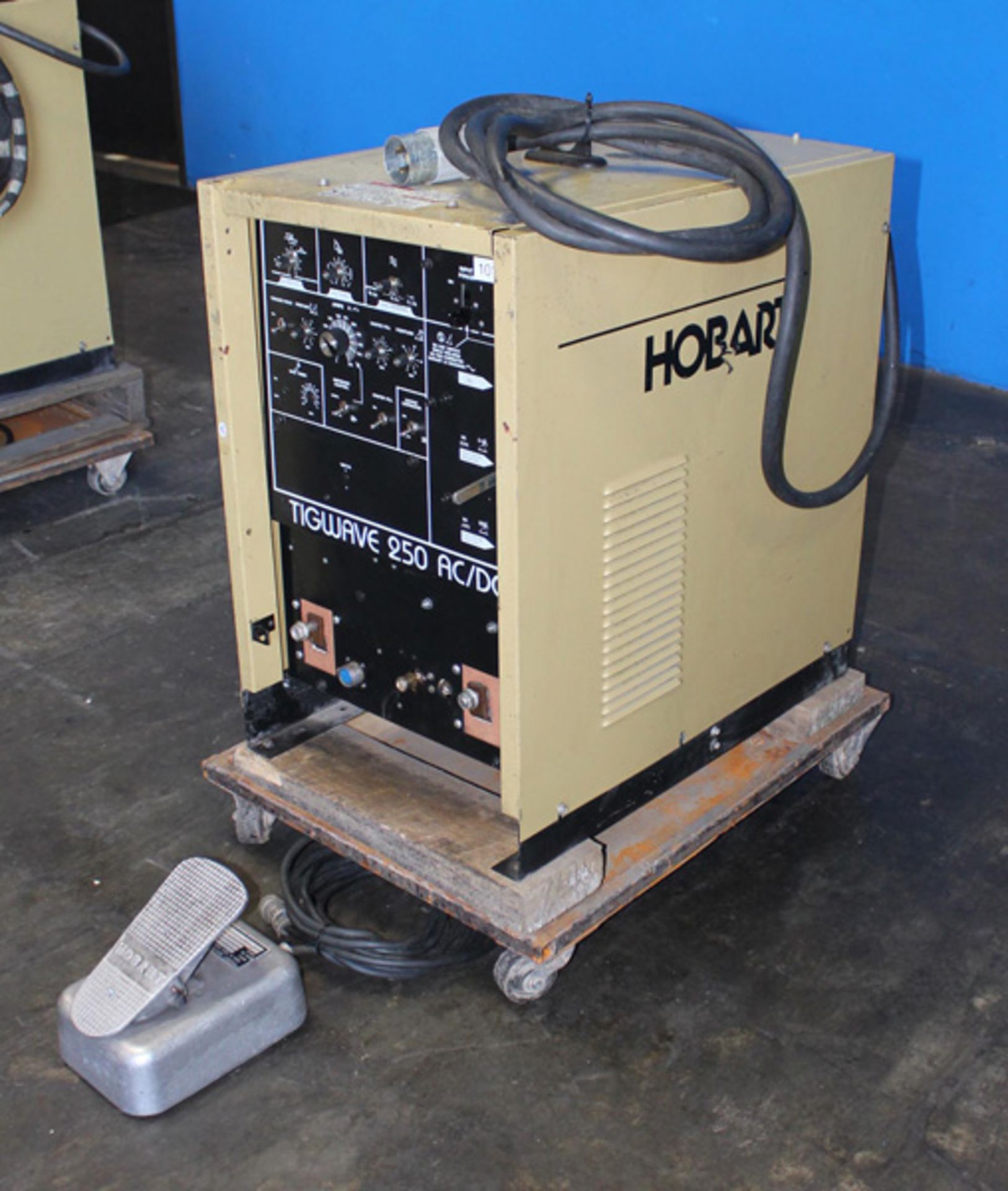 Hobart - Tig Welder, 250 Amps, Model Wave 250, S/N 394WS42613, Foot Pedal, Cart & Casters - - Image 2 of 7