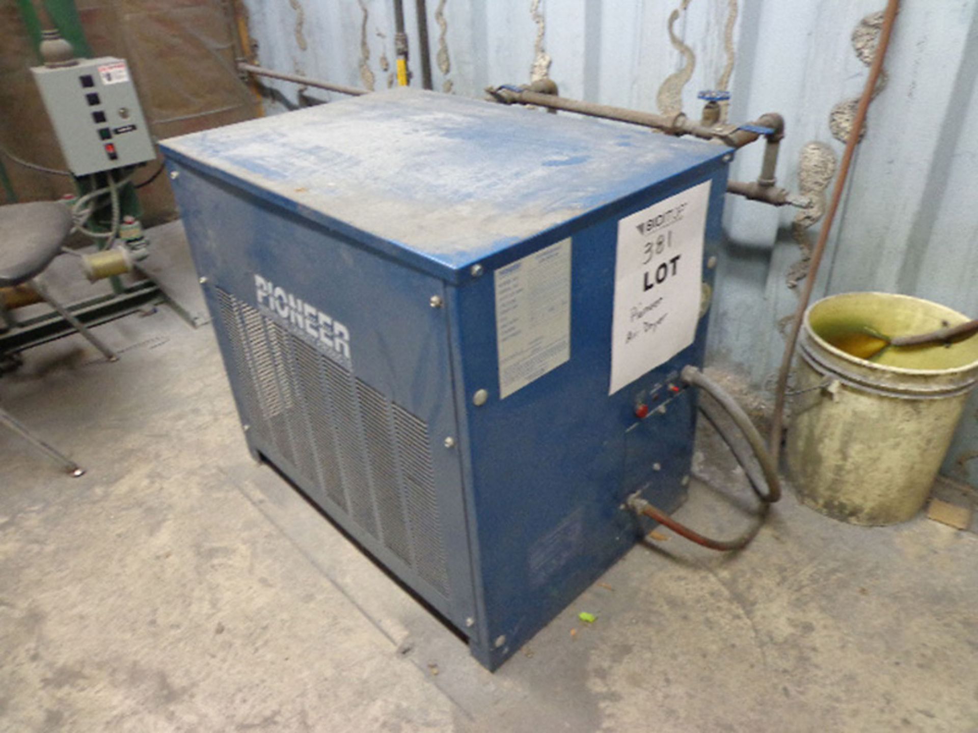 Pioneer - Refrigerated Air Dryer, 250 PSI, Pressure Gauge, Horsepower: 1/2 - Located At: