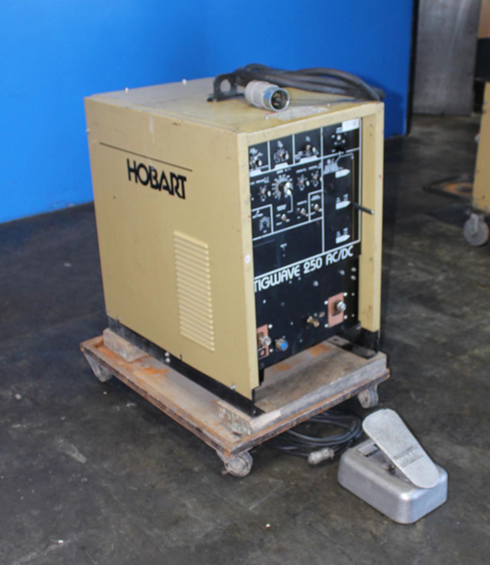 Hobart - Tig Welder, 250 Amps, Model Wave 250, S/N 394WS42613, Foot Pedal, Cart & Casters - - Image 3 of 7