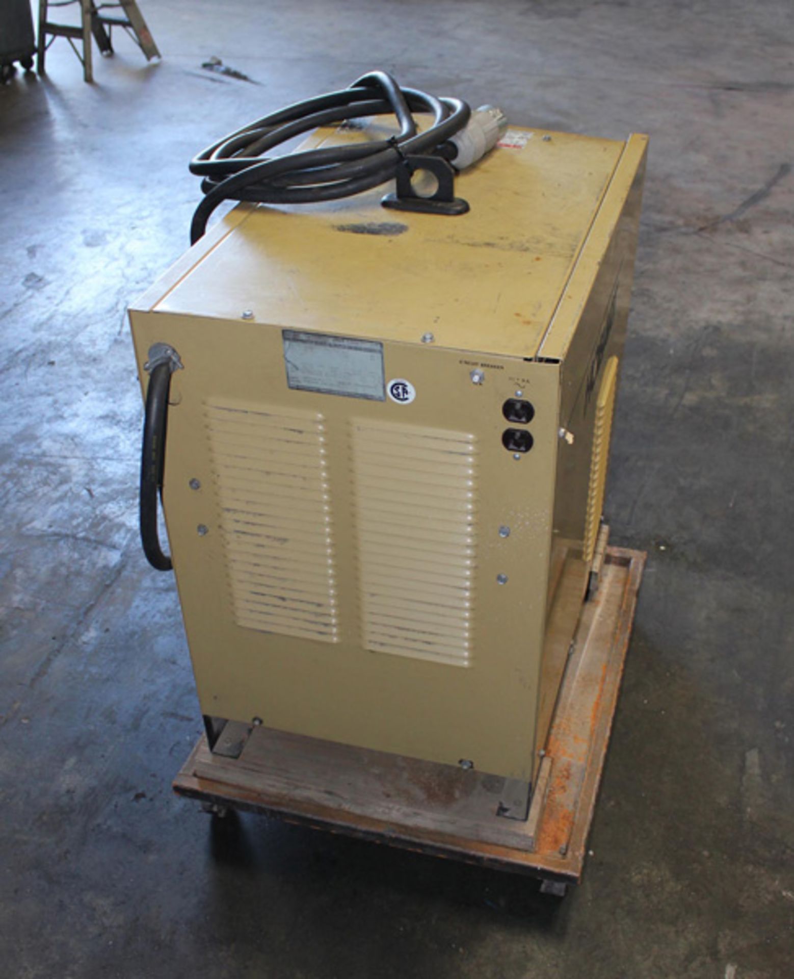 Hobart - Tig Welder, 250 Amps, Model Wave 250, S/N 394WS42613, Foot Pedal, Cart & Casters - - Image 4 of 7