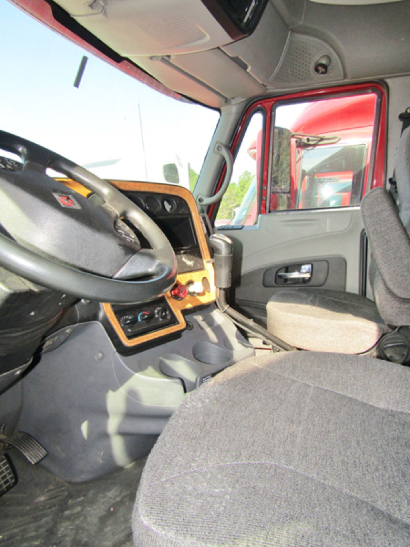 2009 International Pro Star Premium Tractor w/sleeper Vin# 3HSCUAPR09N146583 Mileage 659991 EQ# ST20 - Image 4 of 5