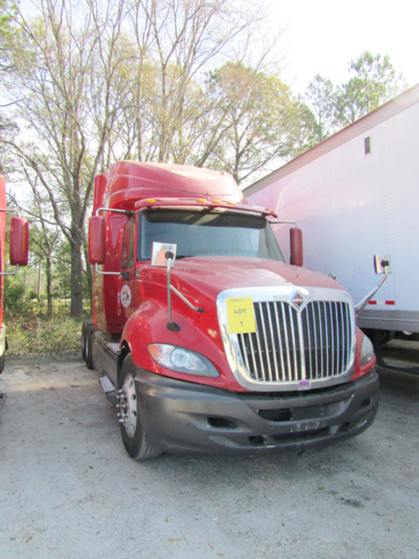 2009 International Pro Star Premium Tractor w/sleeper Vin# 3HSCUAPR29N146584 Mileage 353890 EQ# ST24 - Image 2 of 4