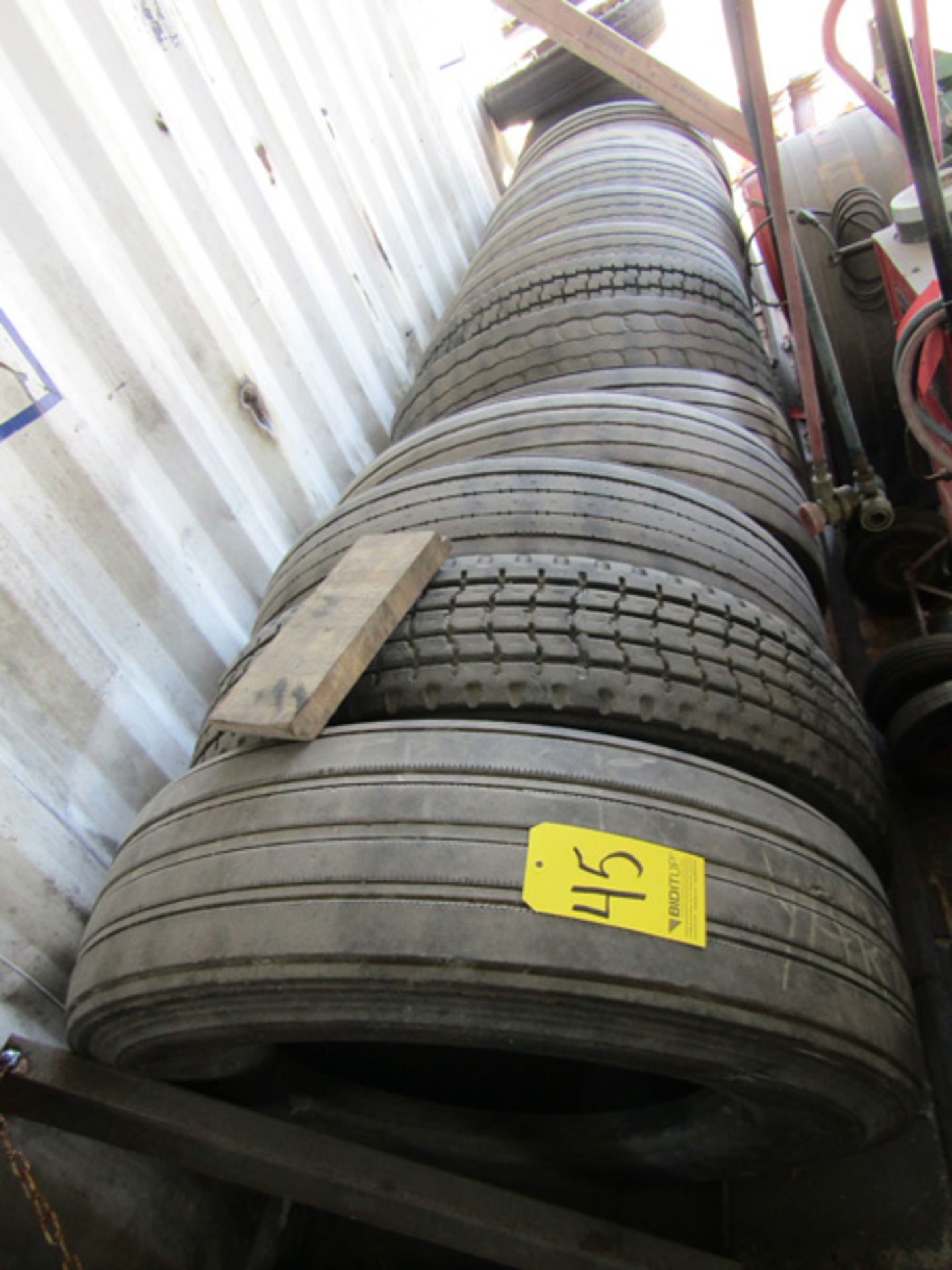 Lot 20 tires - Located In 7641 Woodley Road, Jacksonville, FL 32219