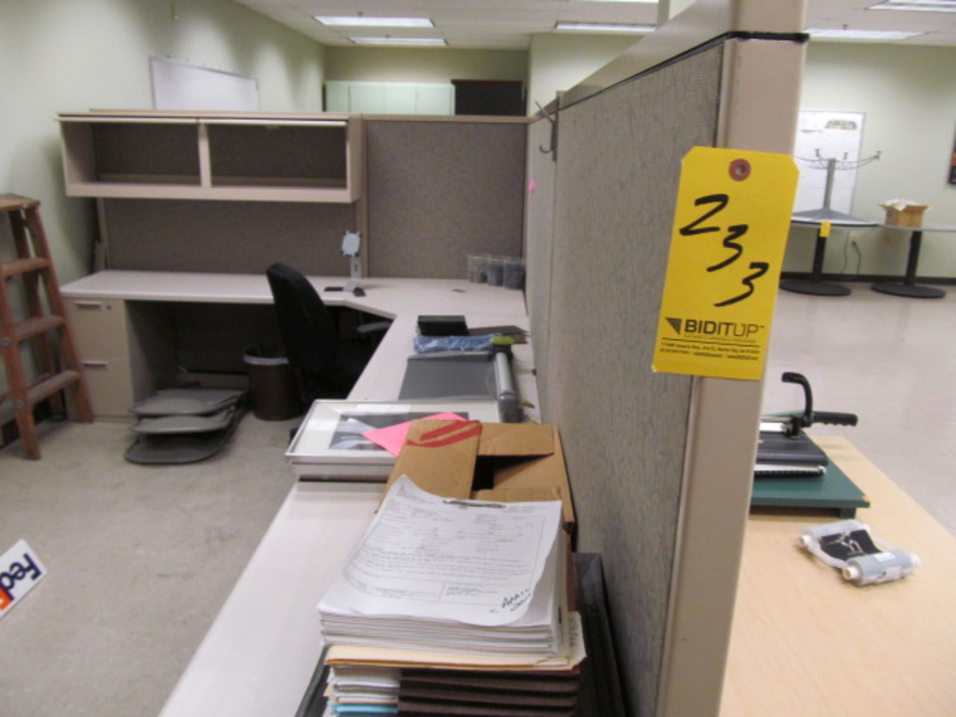 Office Cubicle w/ Furniture
