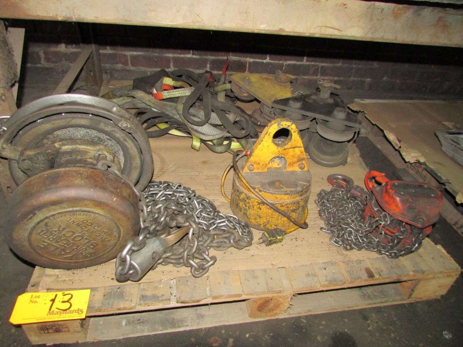 (1) Pallet of Chain Hoists, Trolleys, Chains and Lifting Straps