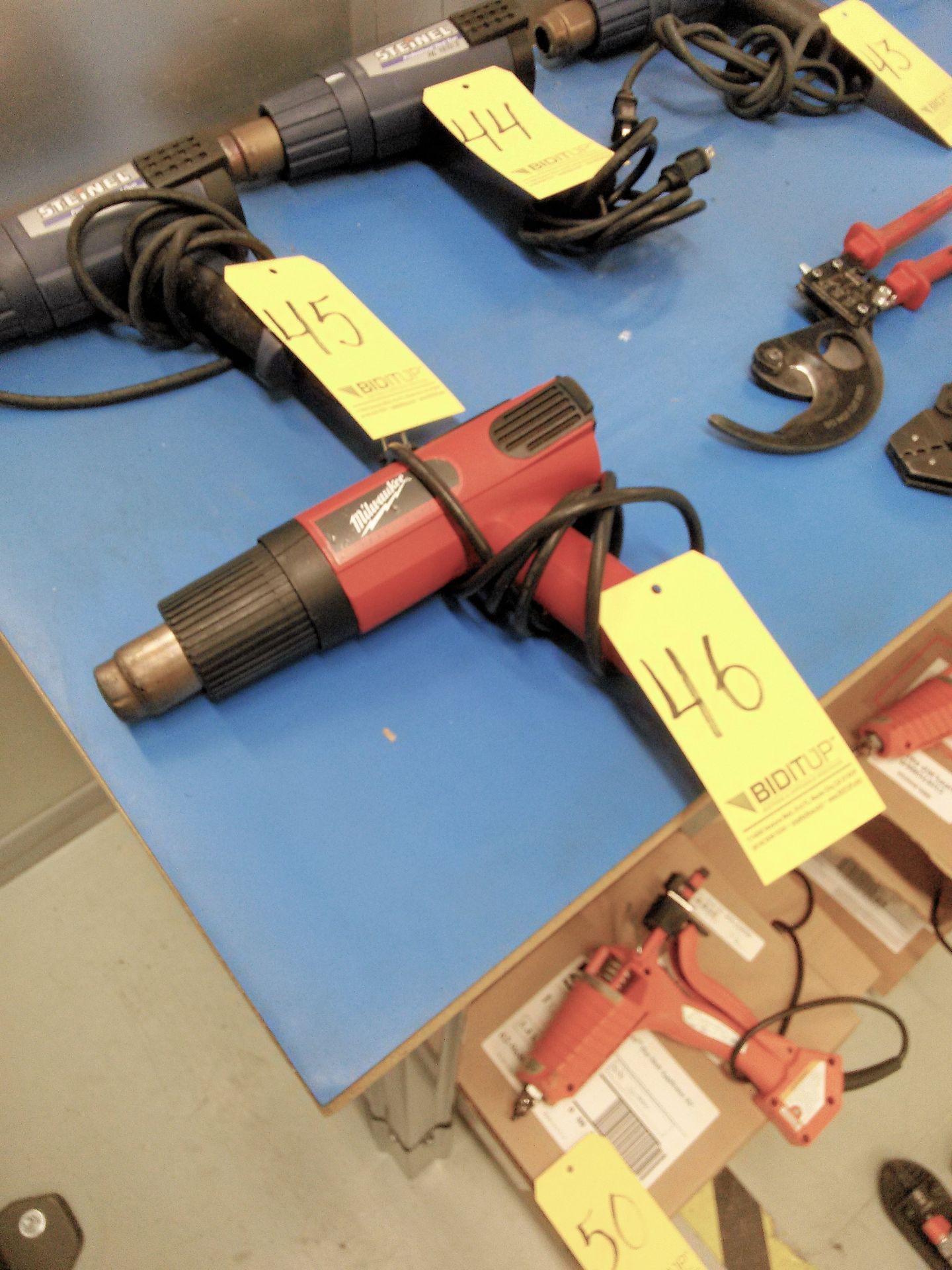 MILWAUKEE MODEL 8988-20, Variable Temp Digital Heat Gun, (Bldg 1)