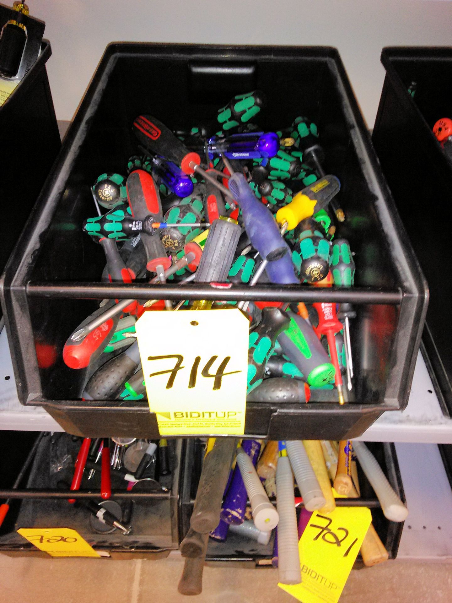 Lot-Screwdrivers in (1) Bin, (Bldg 2)