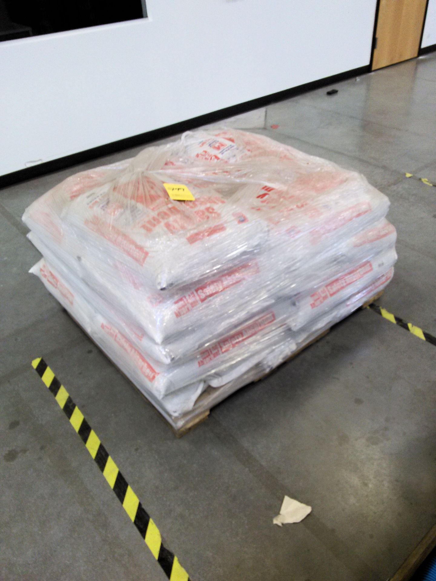 Lot-SAFE T SORB Floor Dry Bags on (1) Pallet, (Bldg 2)