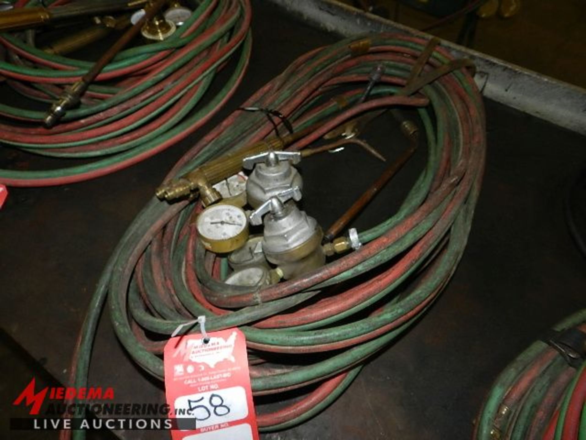 TORCH HOSE SET, INCLUDES OXYGEN AND ACETYLENE GAUGES WITH GUNS