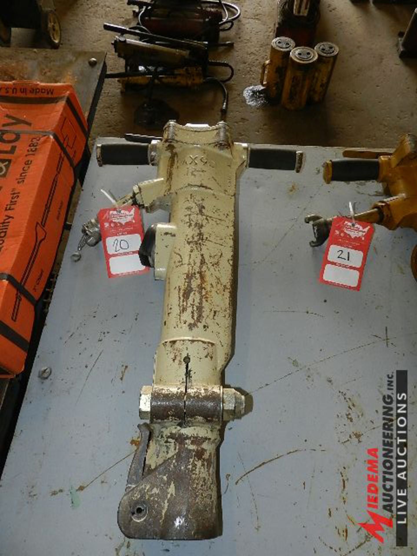 INGERSOLL RAND MX90 PAVING BREAKER, s/n 12w1205.