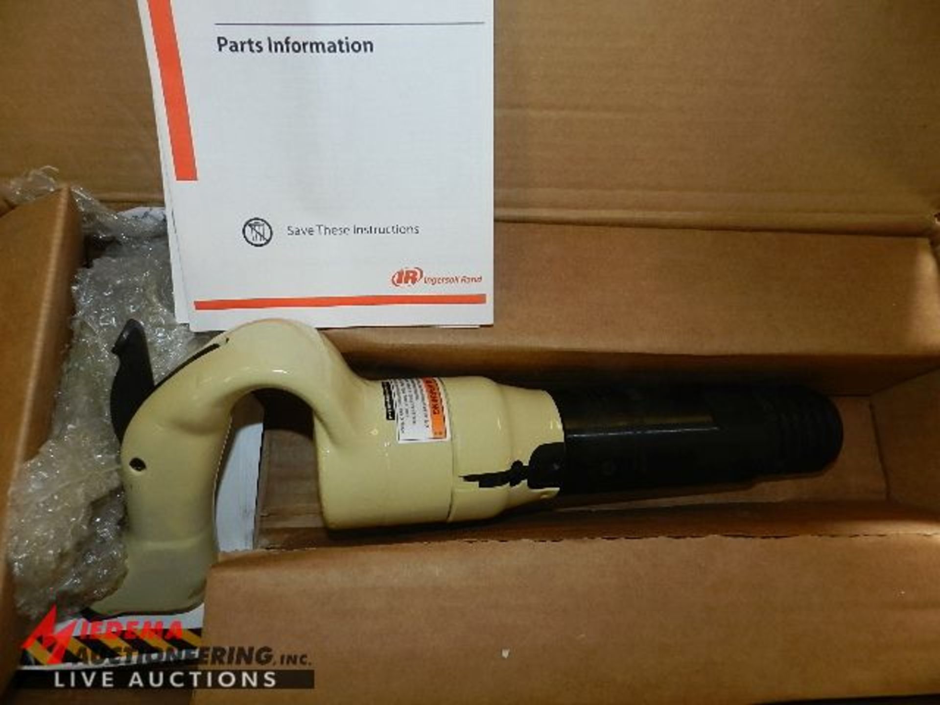 NEW INGERSOLL RAND W3A2 AIR PERCUSSIVE CHIPPING HAMMER - Image 2 of 2