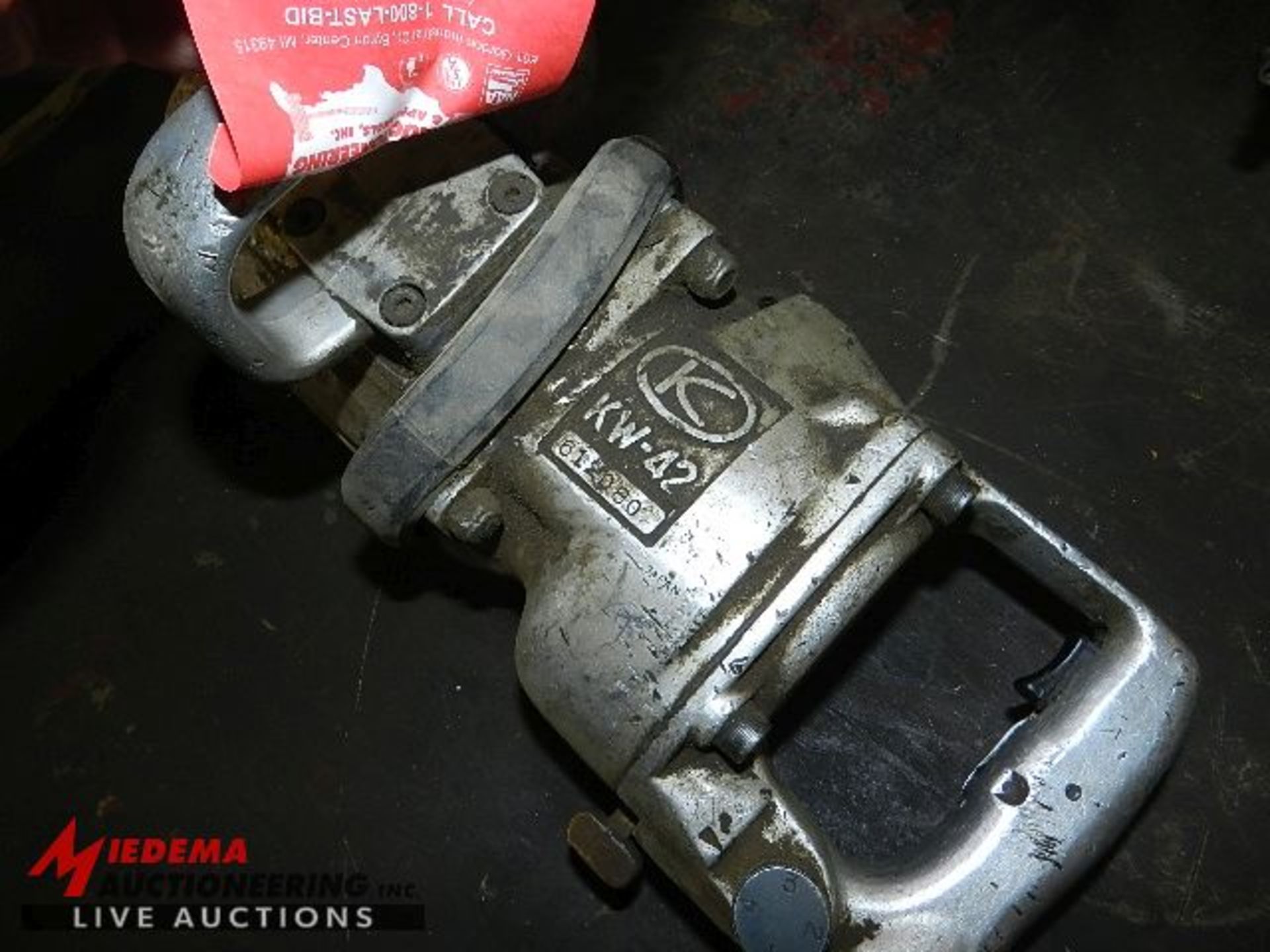 CHICAGO PNEUMATIC HEAVY DUTY AIR WRENCH - Image 2 of 2