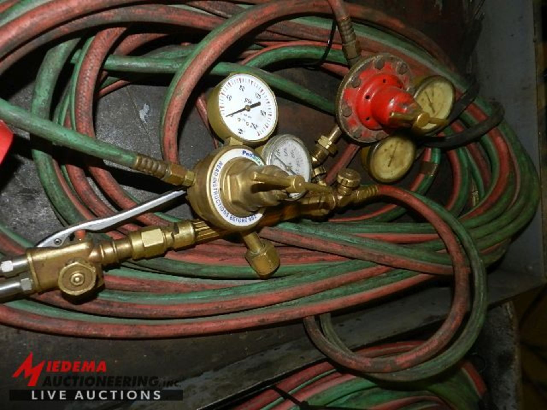 TORCH HOSE SET, INCLUDES OXYGEN AND ACETYLENE GAUGES WITH GUNS - Image 2 of 2