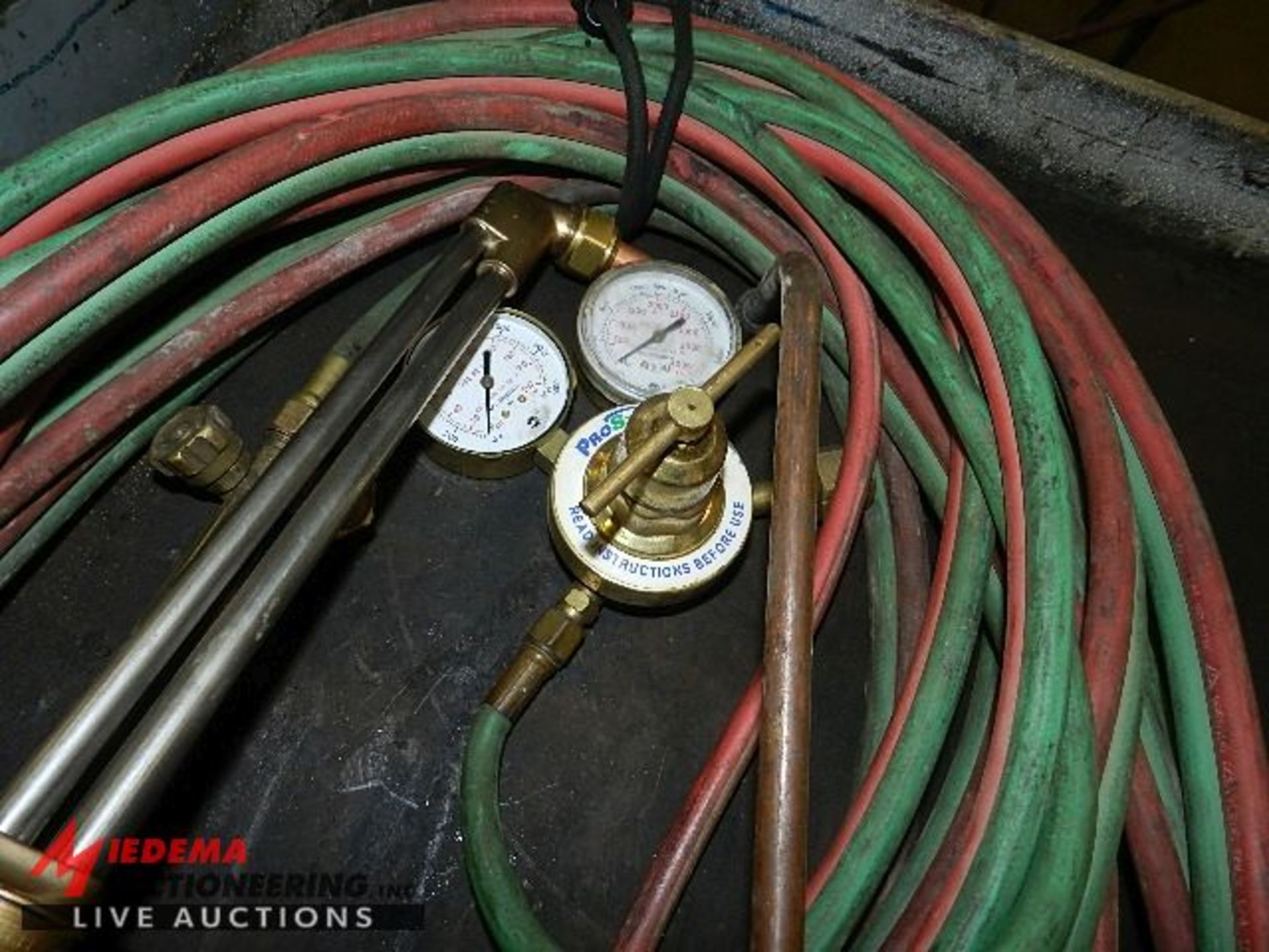 TORCH HOSE SET, INCLUDES OXYGEN AND ACETYLENE GAUGES WITH GUNS - Image 2 of 2