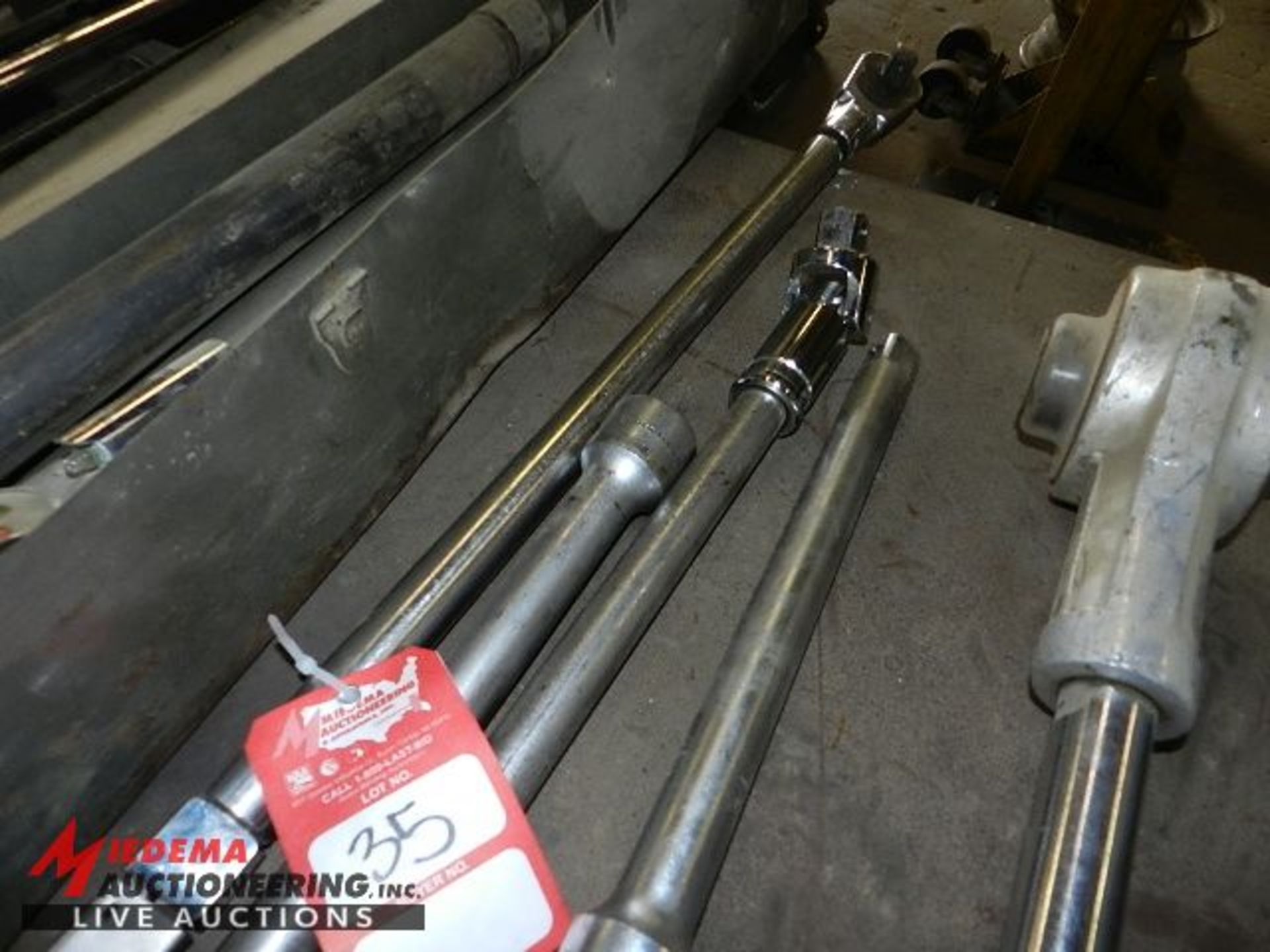 SNAP ON TQR600C TORQUE WRENCH, INCLUDES SNAP ON BREAKER BAR AND (2) SNAP ON 16'' EXTENSIONS - Image 2 of 3