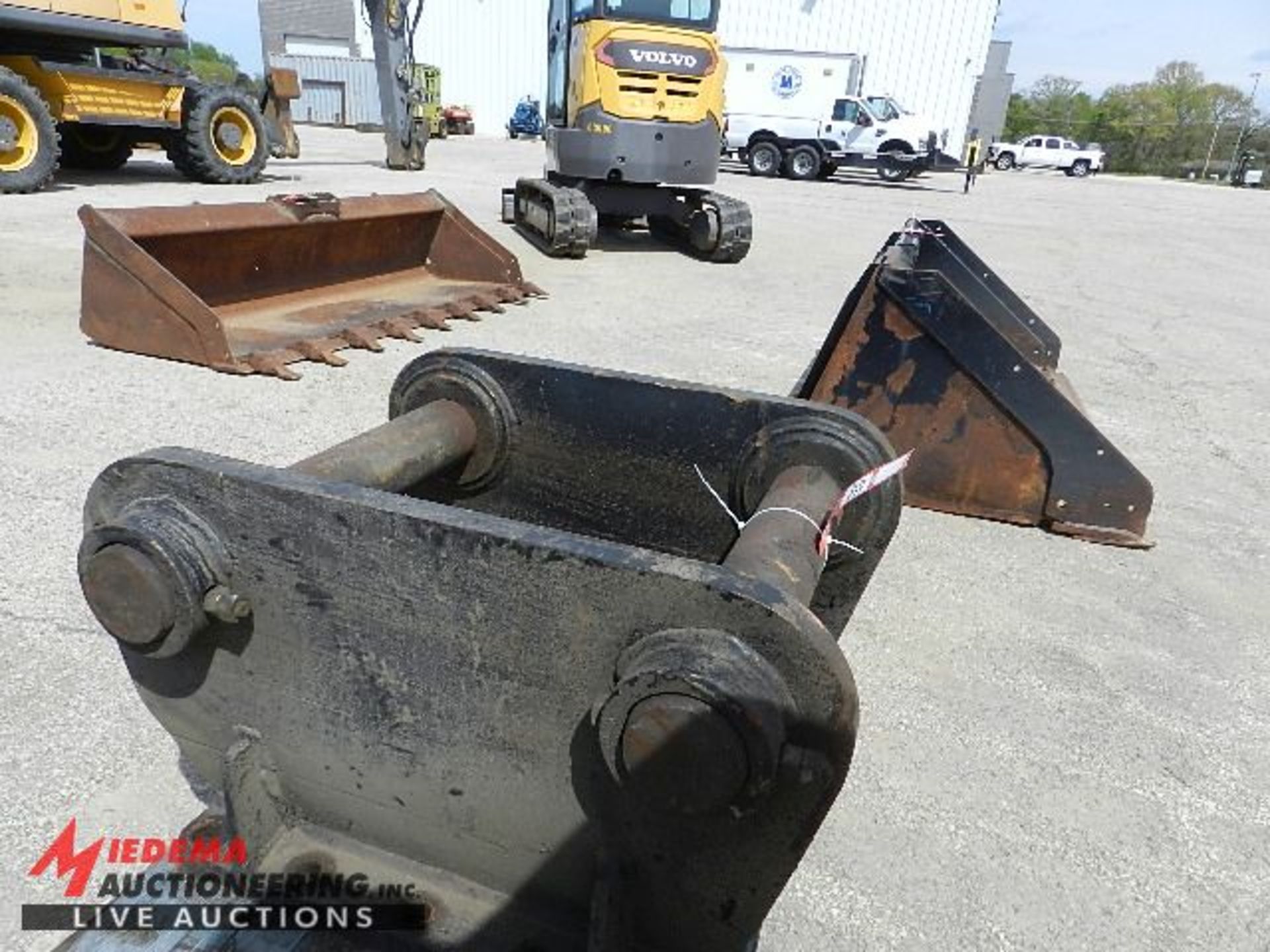 EXCAVATOR ATTACHMENT PLATE (UNIT #170268) - Image 3 of 4