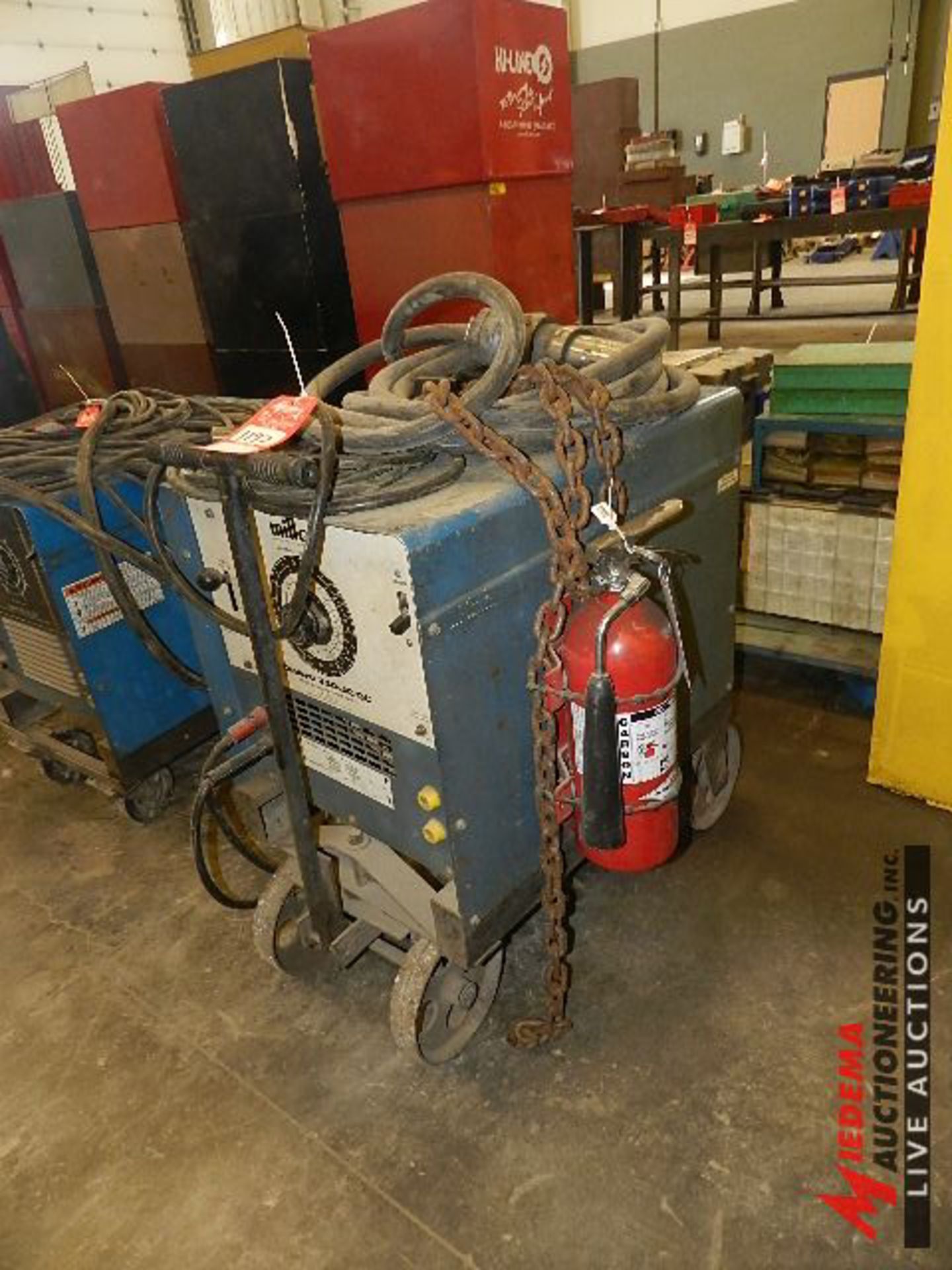 MILLER DIAL ARC 250 -ACDC ARC WELDING POWER SOURCE WITH CART, HOSES, SERIAL #HE792486 - Bild 2 aus 6