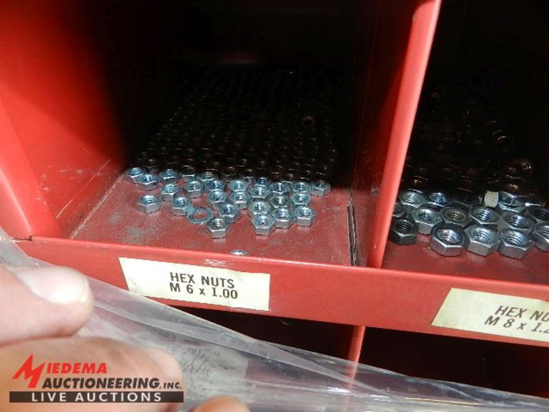 72 SLOT PARTS BIN WITH ASSORTED PIPE FITTINGS, NUTS, BOLTS AND WASHERS - Bild 2 aus 3