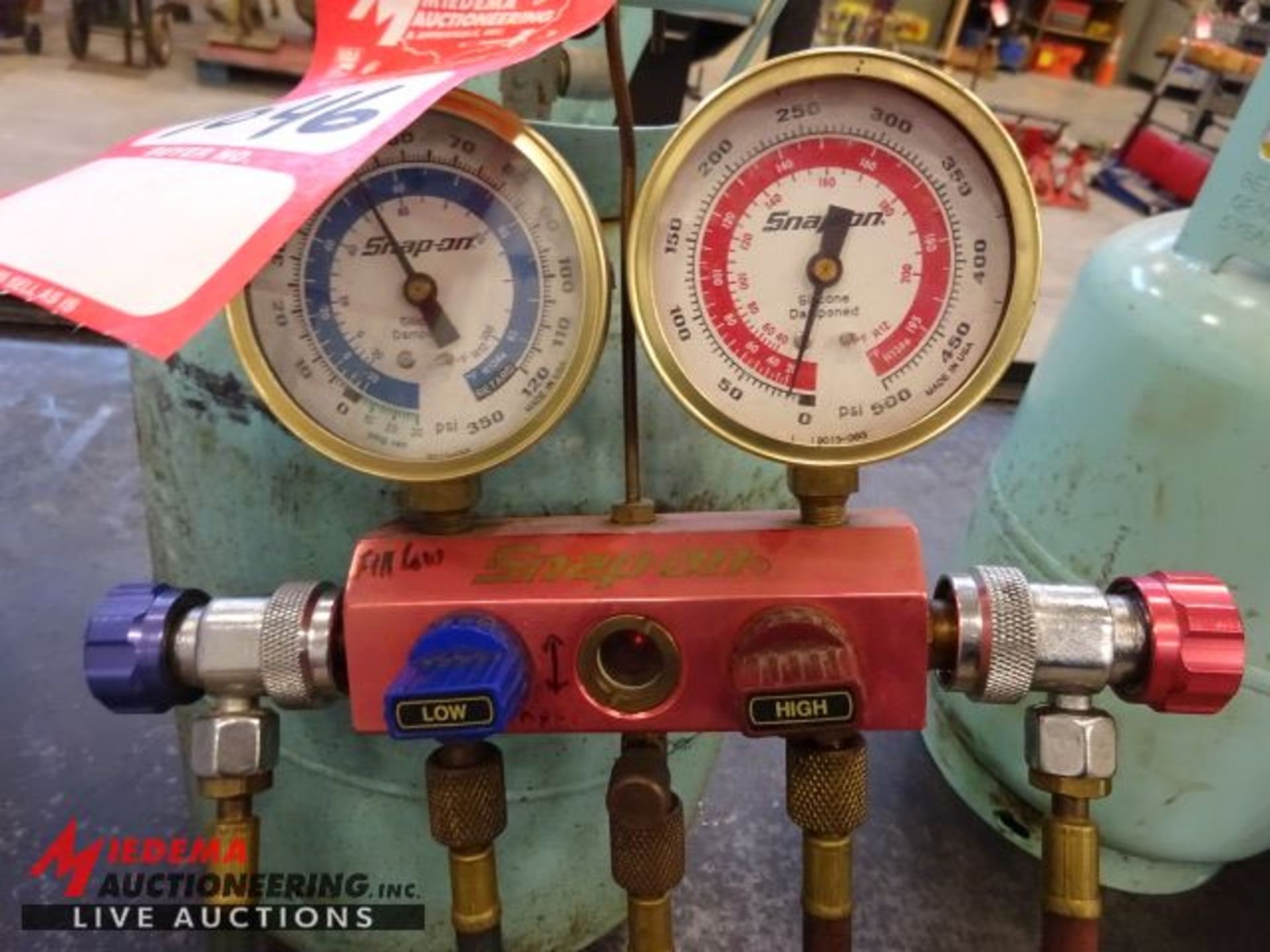 SNAP ON REFRIGERANT PRESSURE GAUGE, INCLUDES (1) TANK OF FREON - Image 3 of 3