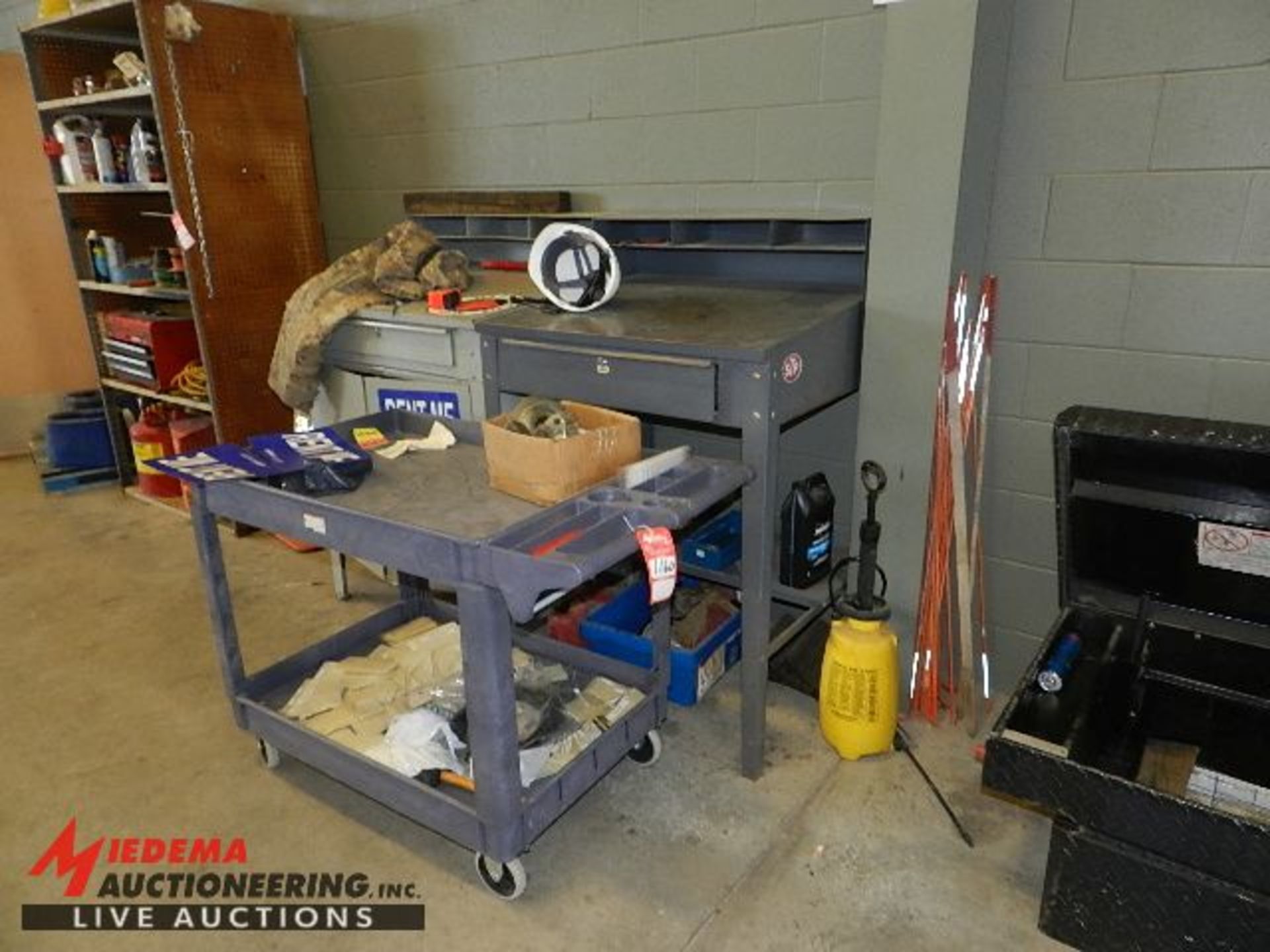 (2) METAL FOREMANS DESKS AND (1) PLASTIC 2-TIER PRODUCT CART WITH ASSORTED CONTENTS - Bild 2 aus 3