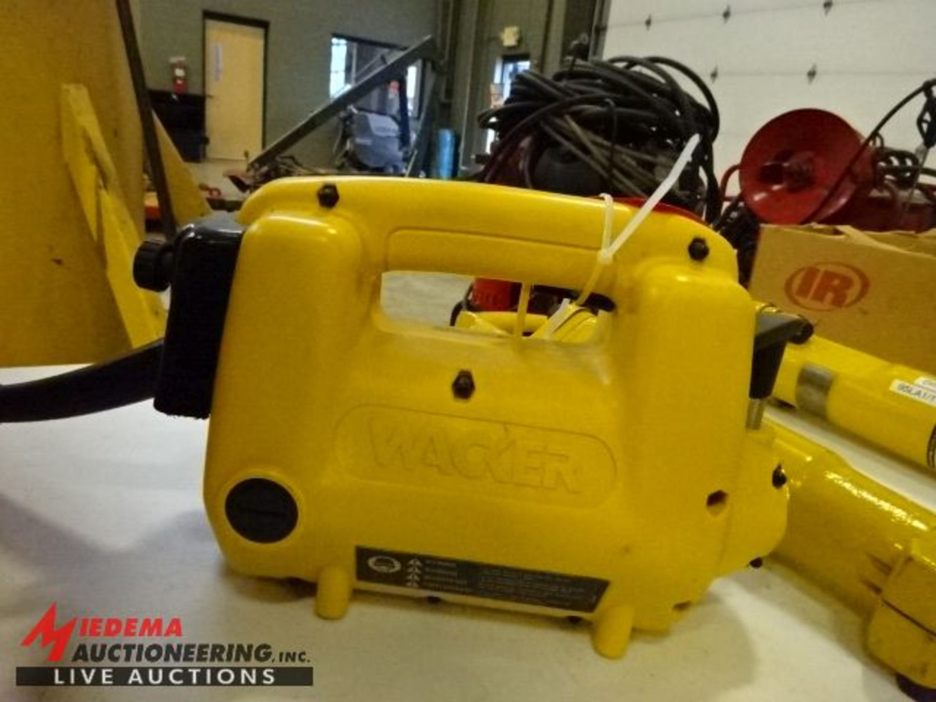 NEW WACKER M2000-115-UL CONCRETE VIBRATOR - Image 3 of 4