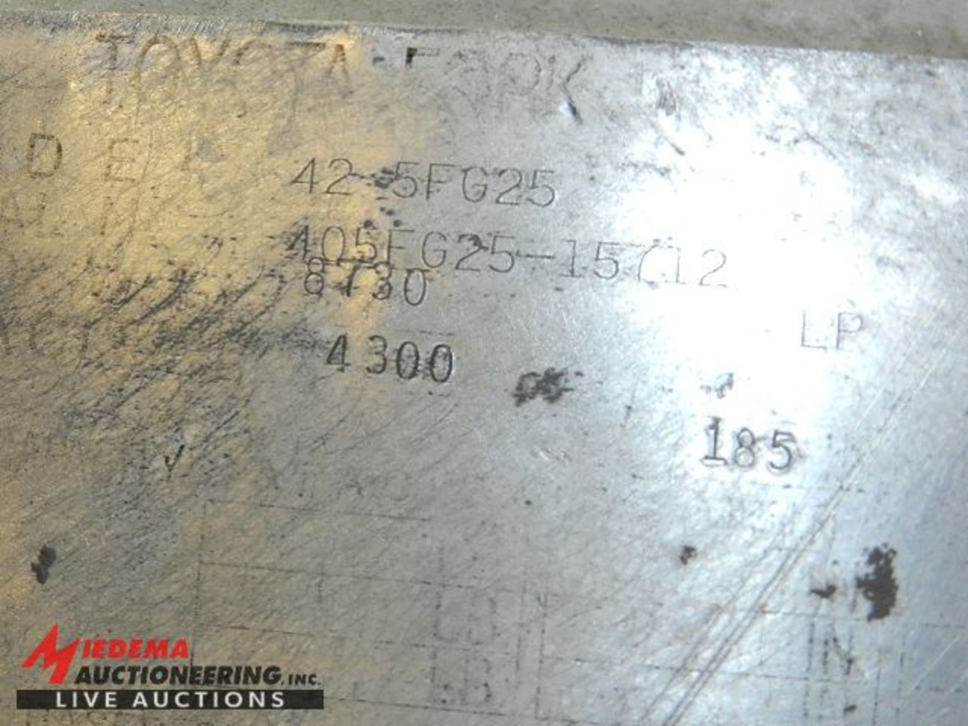 TOYOTA 42-5FG25 LP FORKLIFT TRUCK, HAS 12,109 HOURS SHOWING, 3 STAGE MAST, 42'' FORKS, SIDE SHIFT, - Image 7 of 7