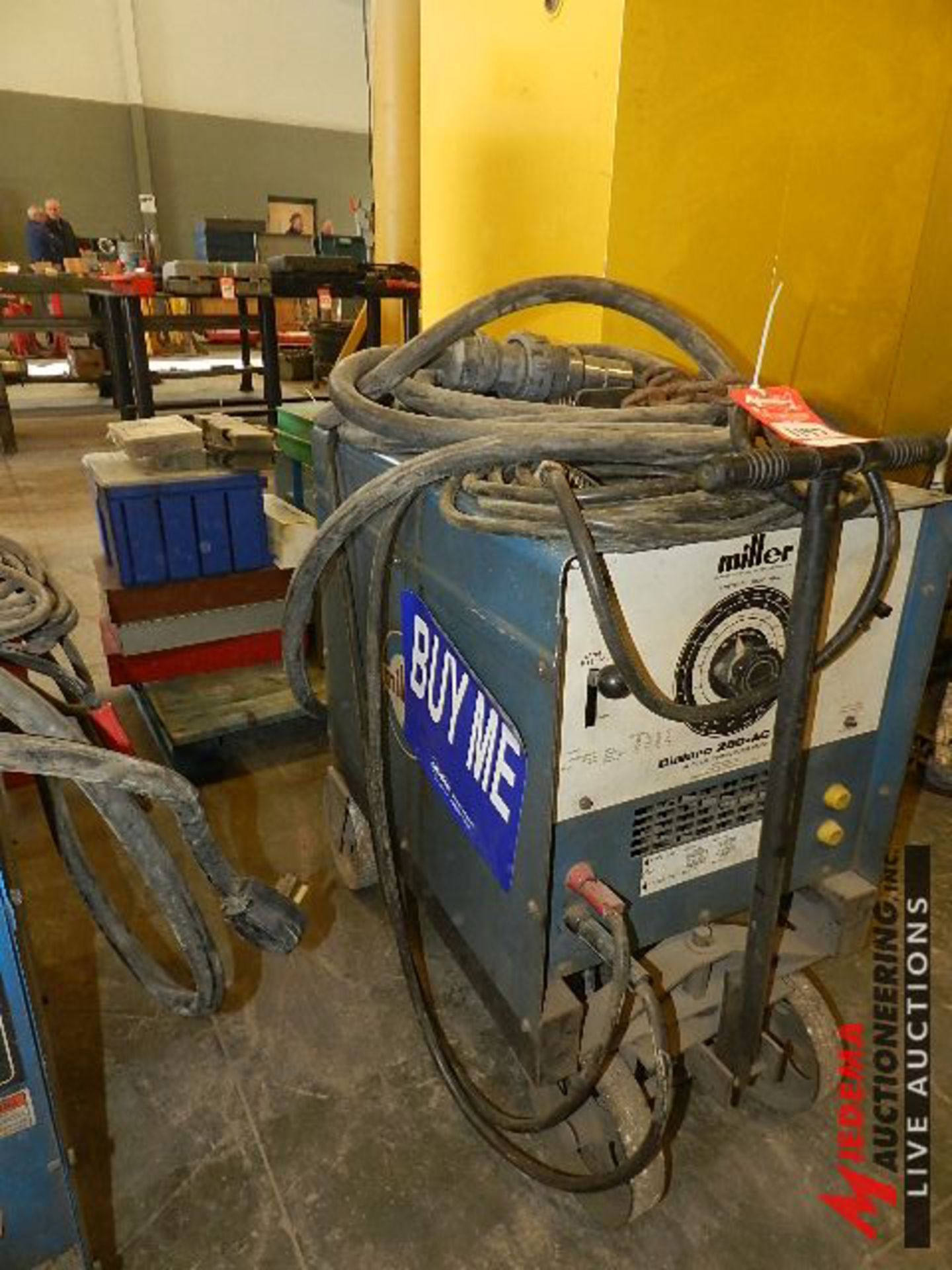 MILLER DIAL ARC 250 -ACDC ARC WELDING POWER SOURCE WITH CART, HOSES, SERIAL #HE792486 - Bild 3 aus 6