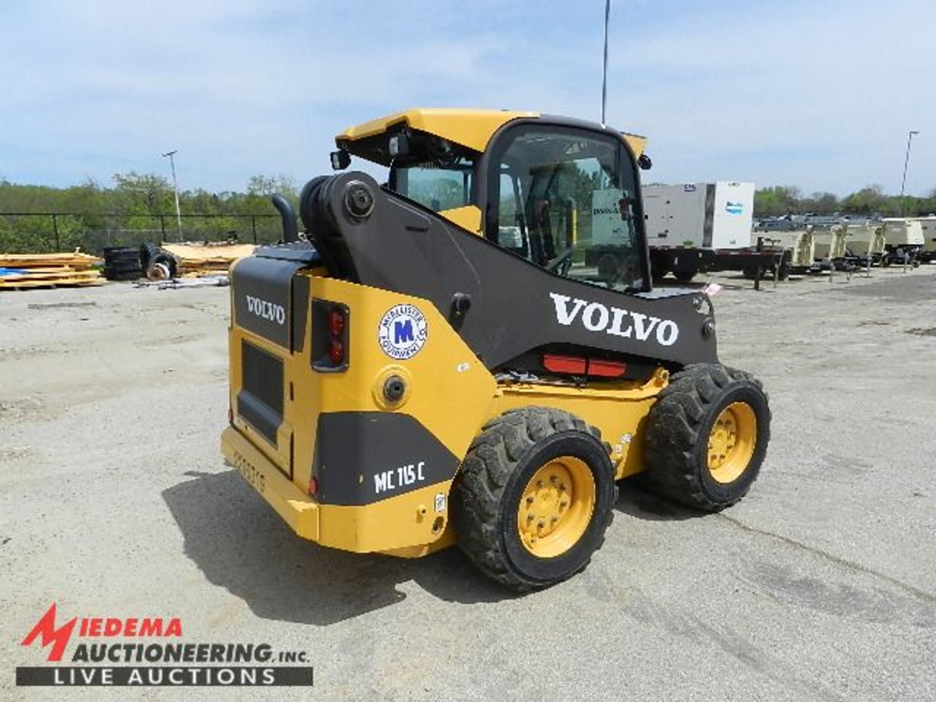2014 VOLVO MC115C T4 WHEELED SKID STEER, DELUXE PACKAGE, 197 HOURS SHOWING, JOYSTICK CONTROL, 4 - Image 3 of 10