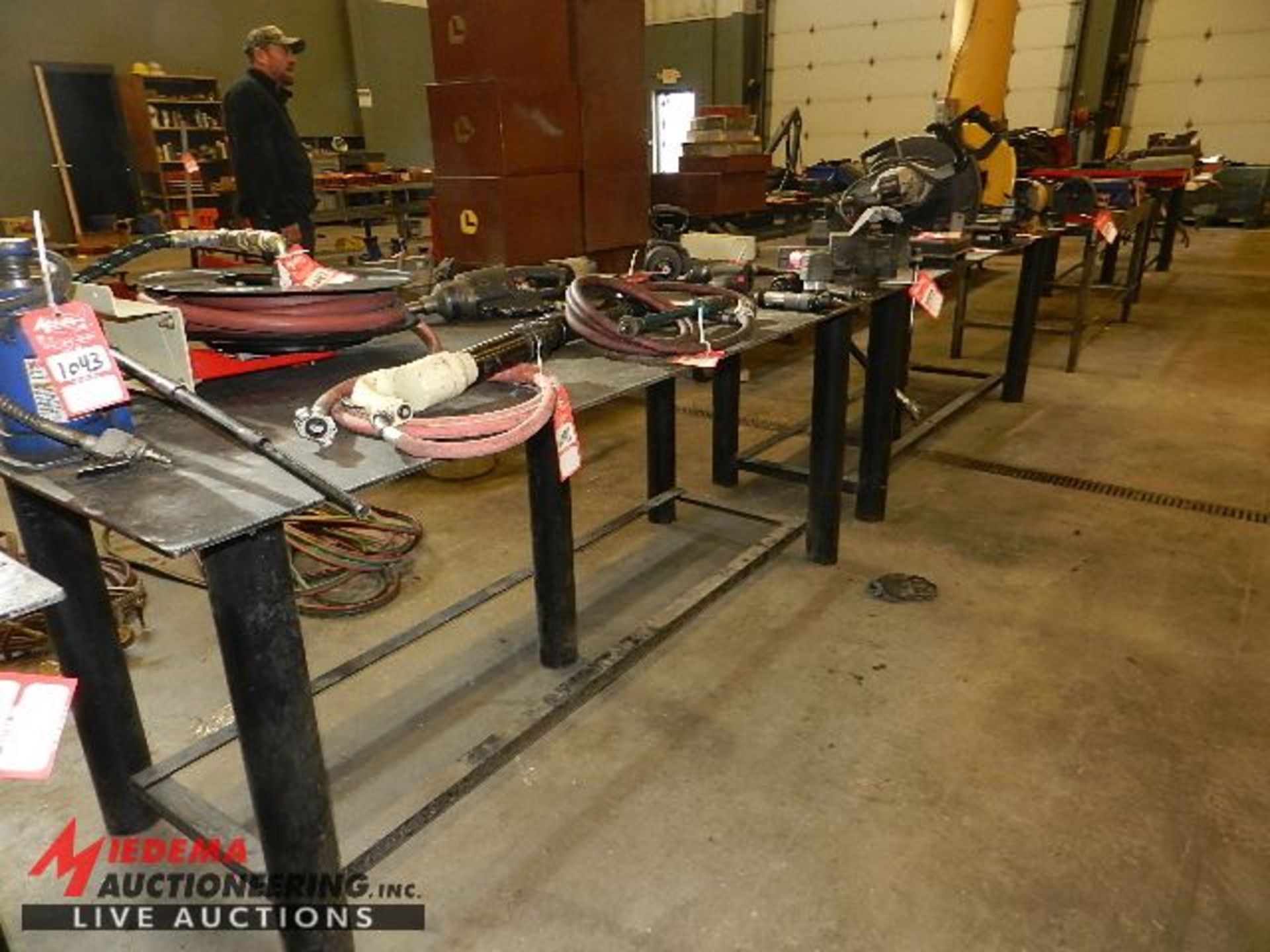 BABCO HEAVY DUTY STEEL WELDING TABLE, APPROX 7' LONG BY 36'' DEEP. 5'' HEAVY DUTY BENCH VISE - Image 3 of 3