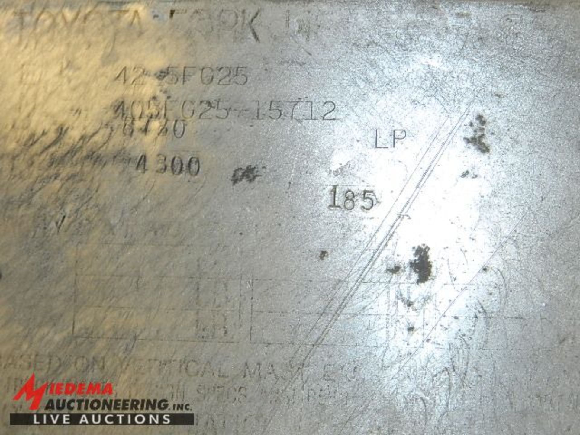 TOYOTA 42-5FG25 LP FORKLIFT TRUCK, HAS 12,109 HOURS SHOWING, 3 STAGE MAST, 42'' FORKS, SIDE SHIFT, - Image 6 of 7