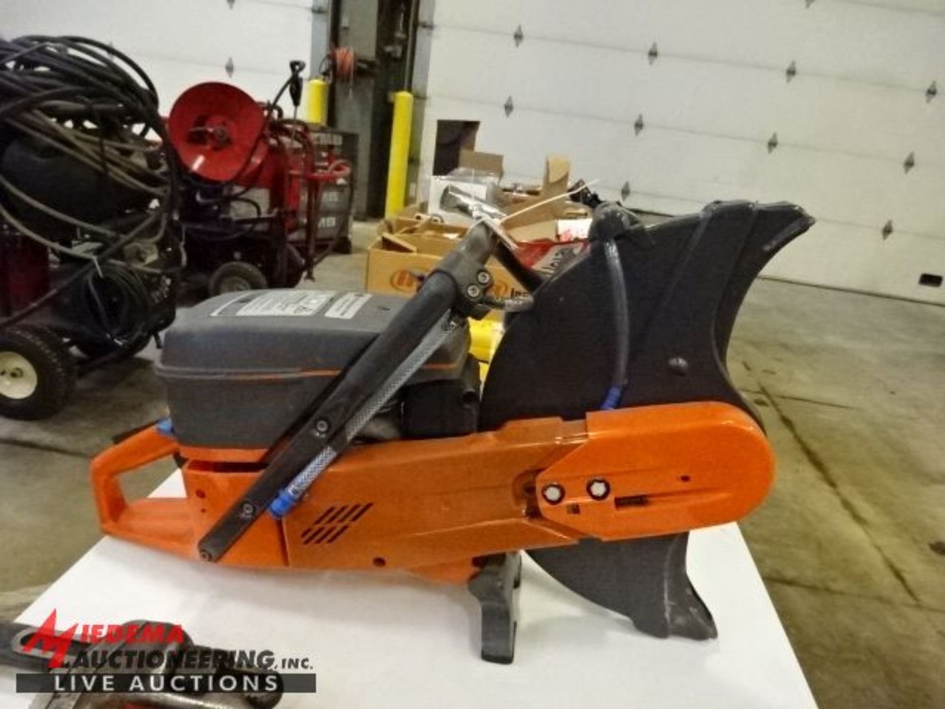 NEW HUSQVARNA PARTNER K960 GAS POWER CONCRETE SAW WITH WATER ATTACHMENT - Image 2 of 3