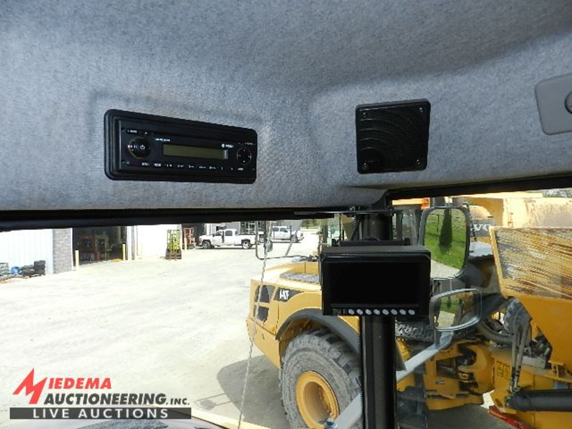 2012 VOLVO A40F ARTICULATED OFF ROAD DUMP TRUCK, 2,286 HOURS SHOWING, WITH TAILGATE, HEATED BOX, - Image 10 of 18