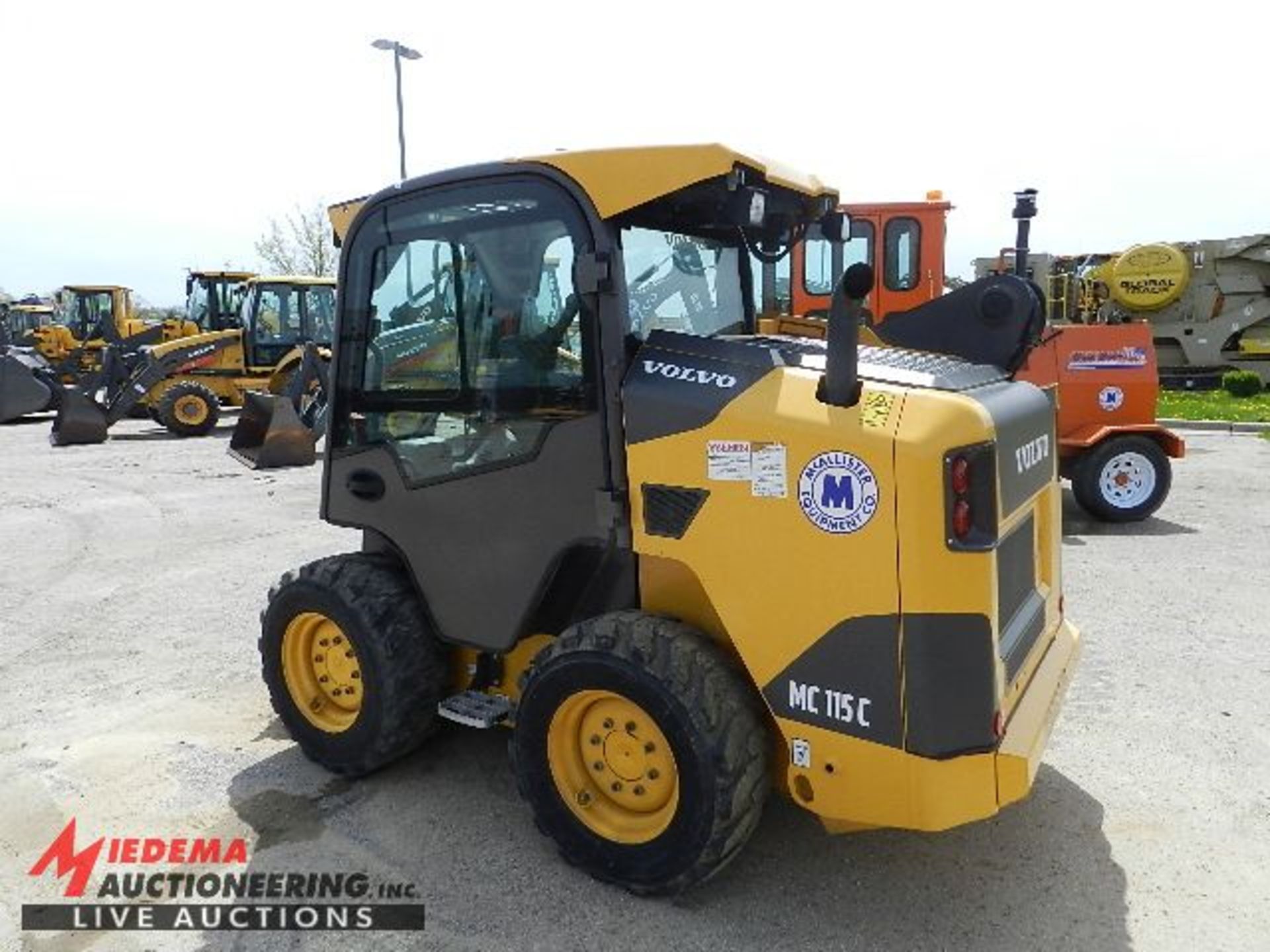 2014 VOLVO MC115C T4 WHEELED SKID STEER, DELUXE PACKAGE, 197 HOURS SHOWING, JOYSTICK CONTROL, 4 - Image 4 of 10
