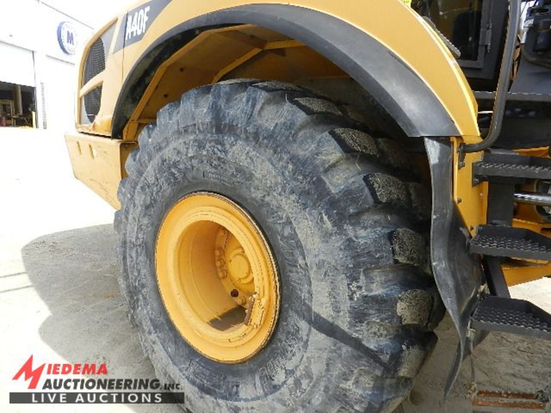 2012 VOLVO A40F ARTICULATED OFF ROAD DUMP TRUCK, 2,286 HOURS SHOWING, WITH TAILGATE, HEATED BOX, - Image 13 of 18