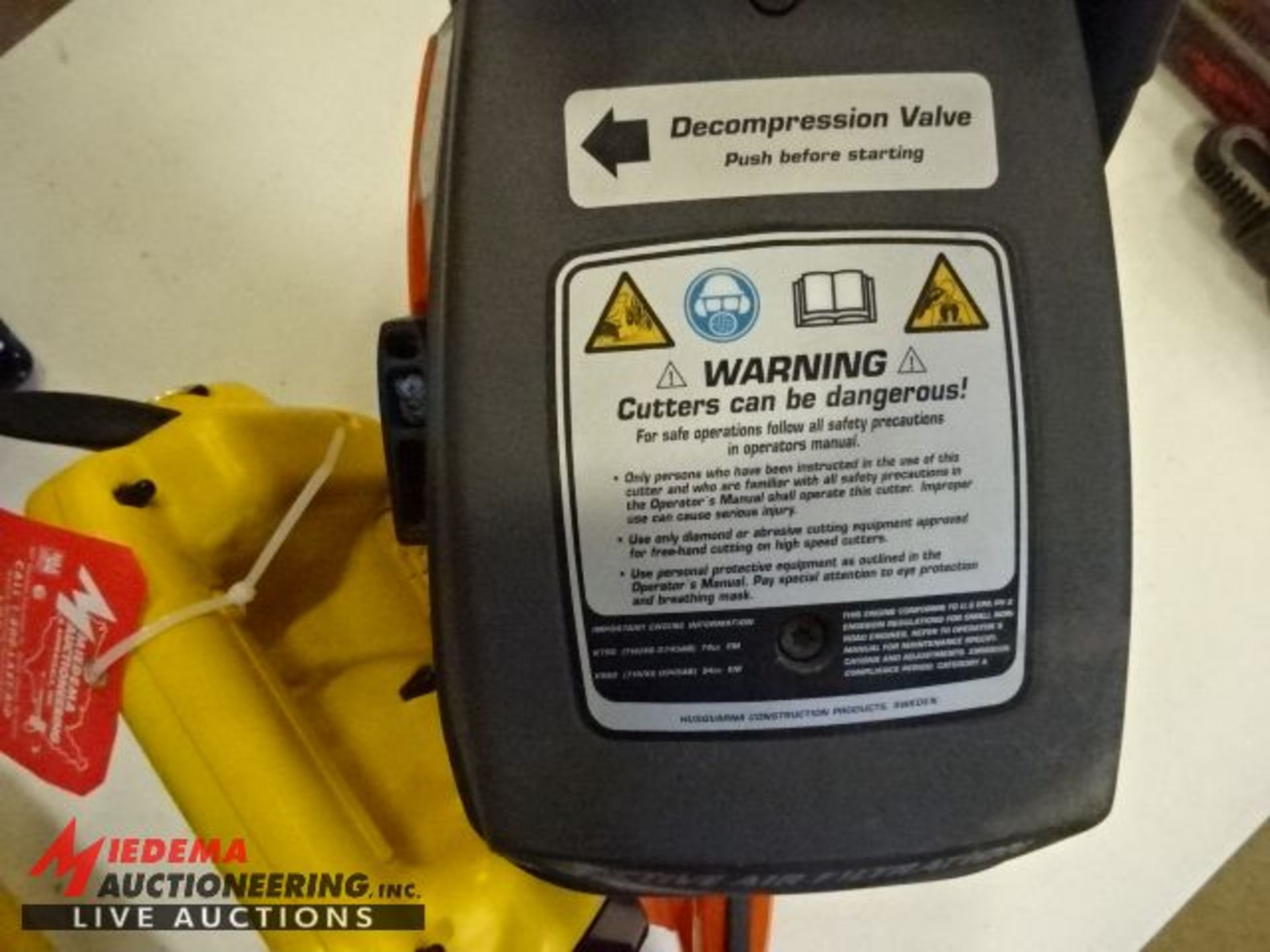 NEW HUSQVARNA PARTNER K960 GAS POWER CONCRETE SAW WITH WATER ATTACHMENT - Image 3 of 3