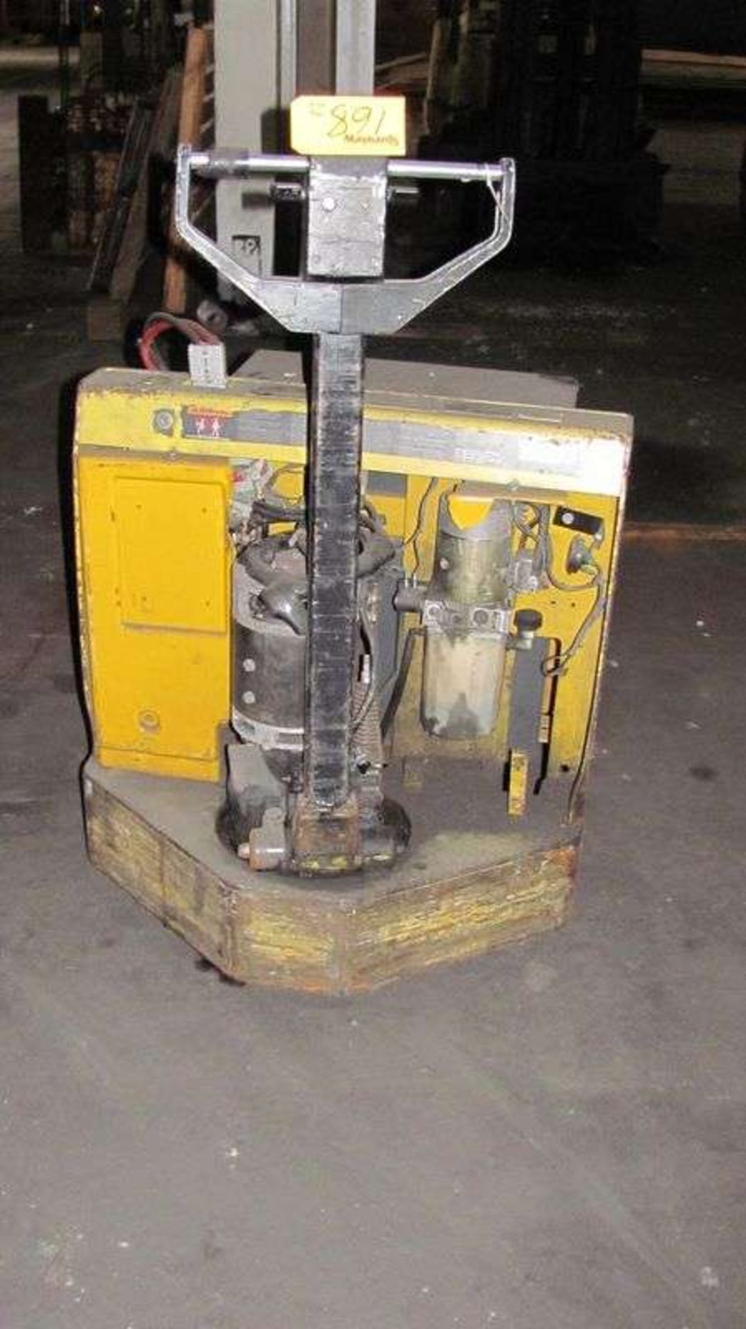 Yale MLW040LCN12T62496 Electric Walk Behind Lift