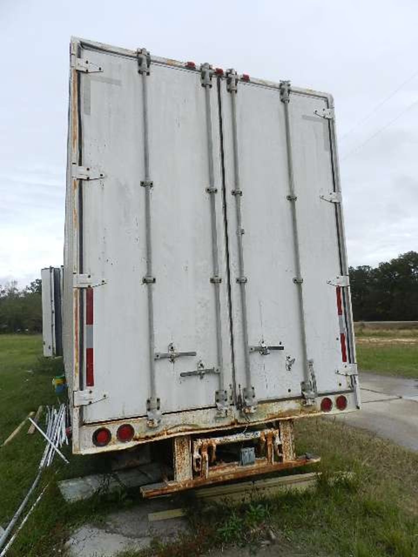 1993 Freightliner Cab over Semi - Image 8 of 32